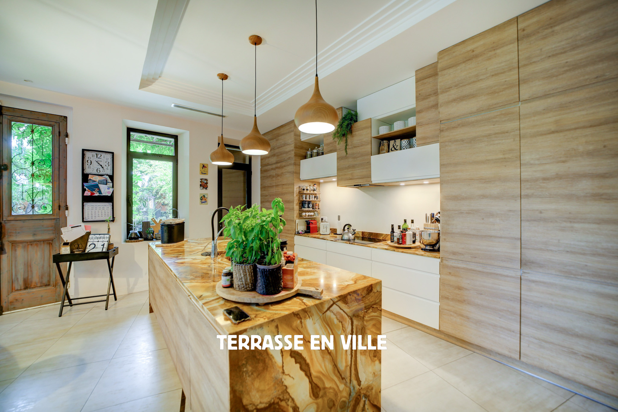 MARSEILLE 12è - SPLENDIDE BATISSE DU XIXè - 260M2 - JARDIN 700M2 - PISCINE - 1 690 000€