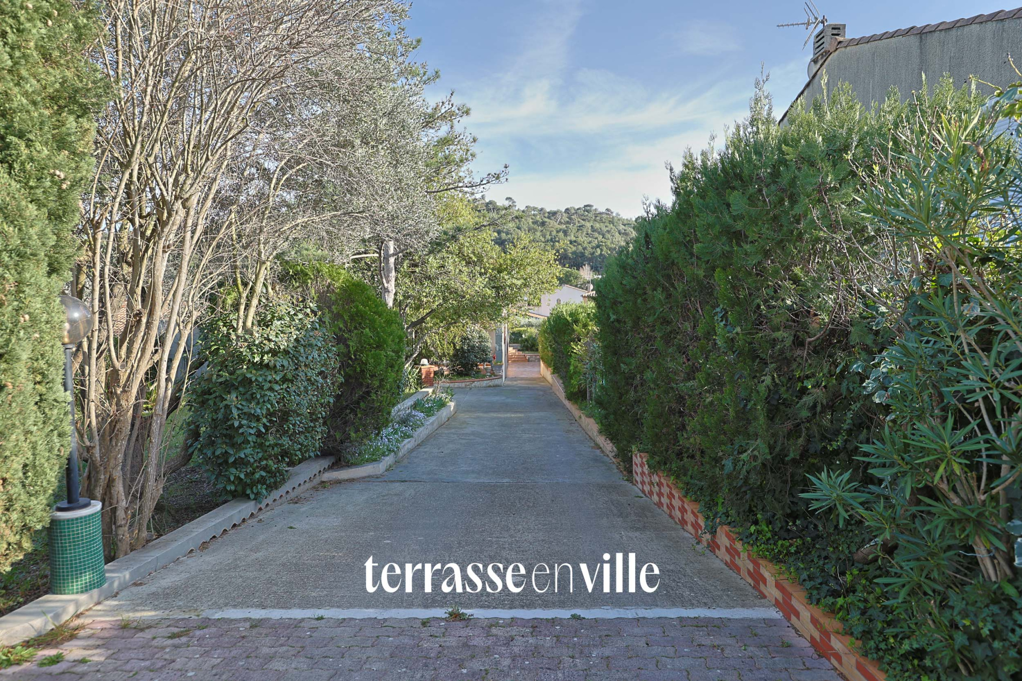 LE ROVE - MAISON 218m2 - TERRASSES - JARDIN - 695 000€