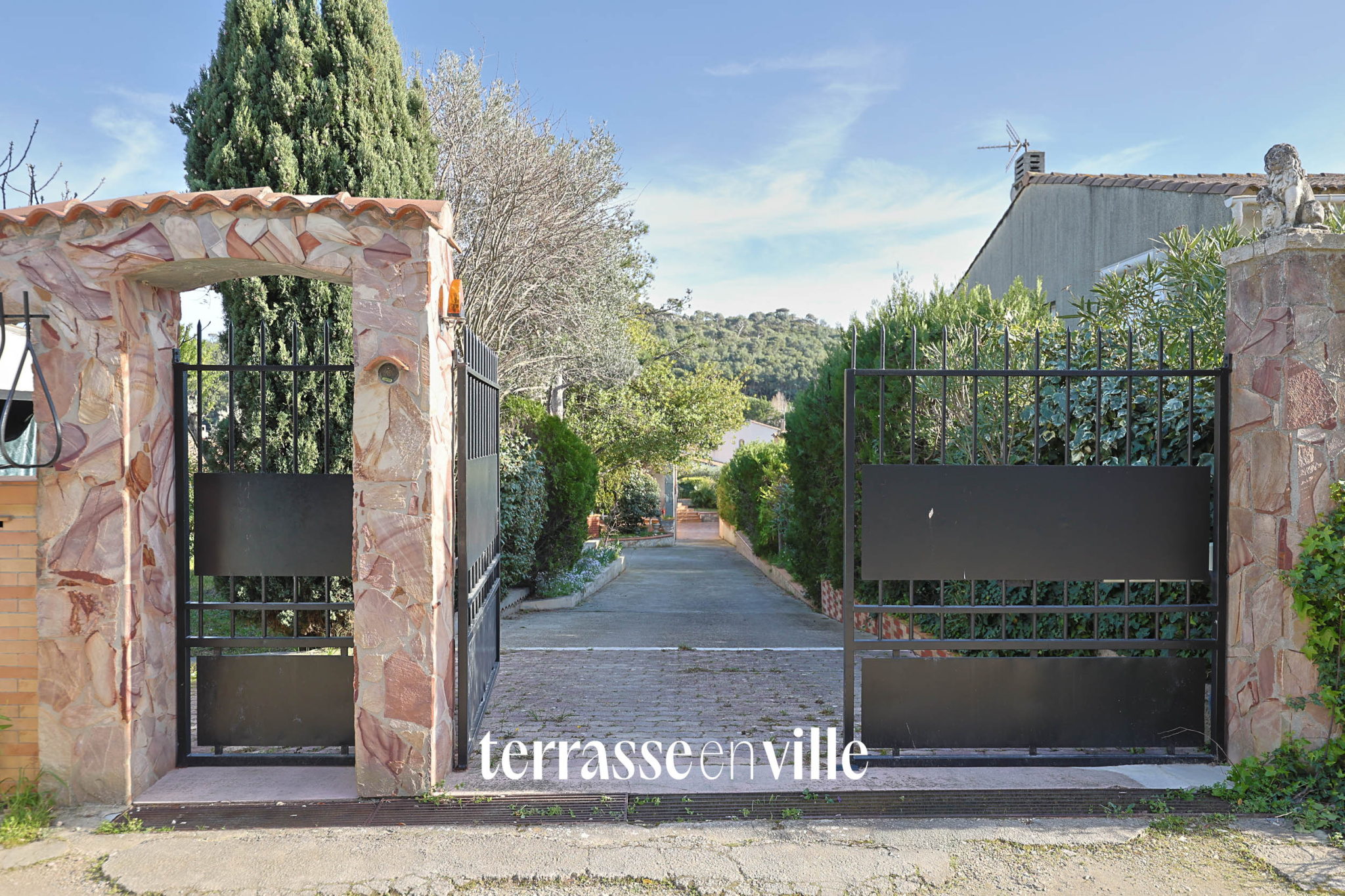 LE ROVE - MAISON 218m2 - TERRASSES - JARDIN - 695 000€