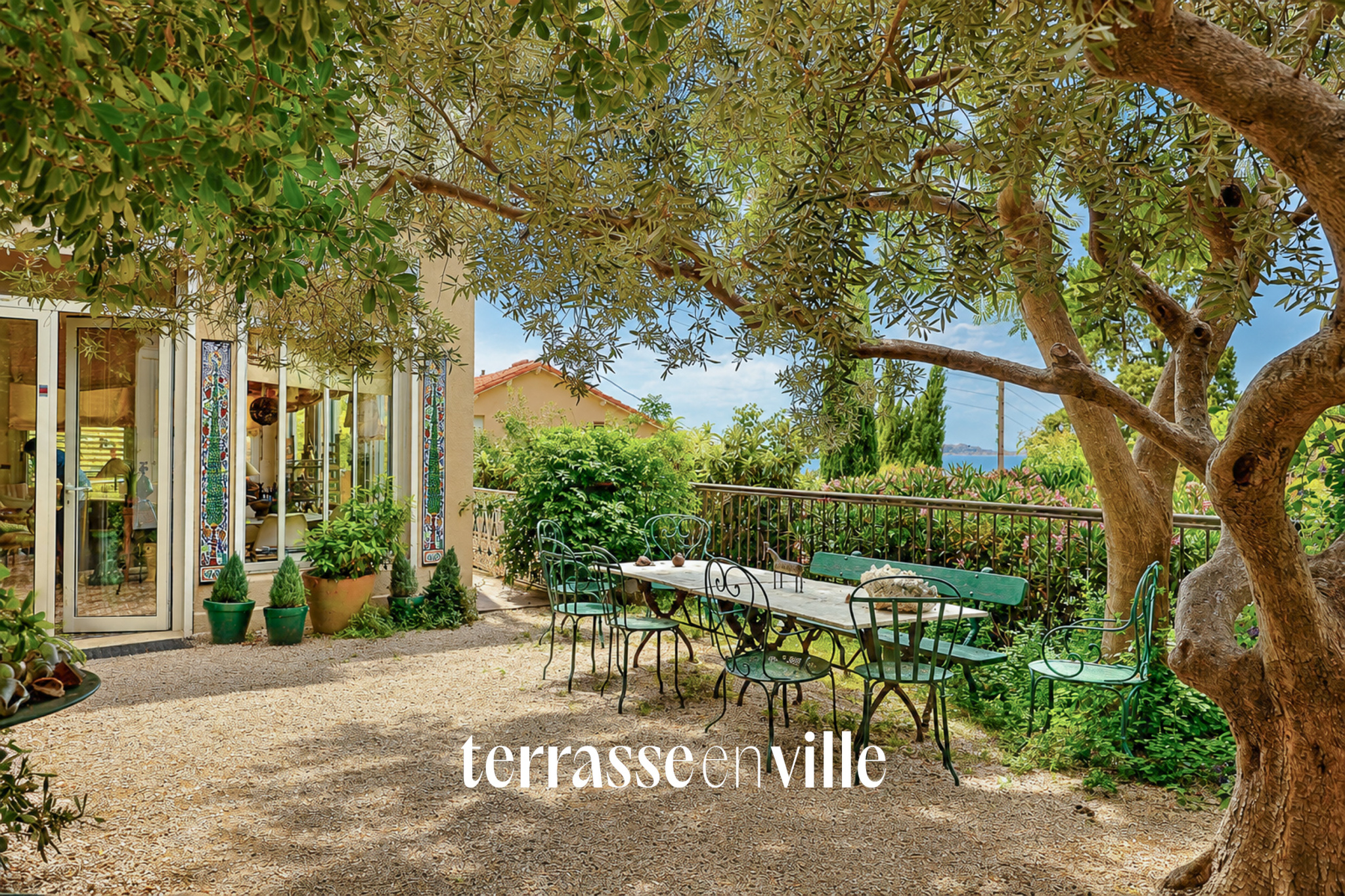 ROUCAS BLANC   MAISON VUE MER   TERRASSES   JARDIN - GARAGE - 2 400 000€