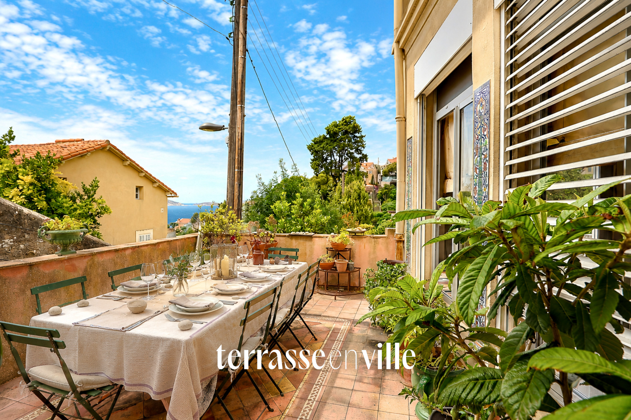 ROUCAS BLANC   MAISON VUE MER   TERRASSES   JARDIN - GARAGE - 2 400 000€