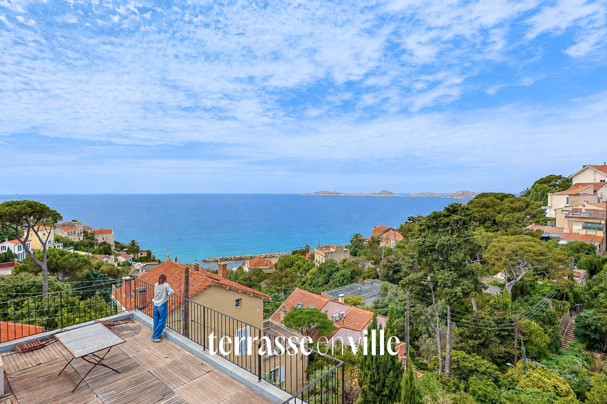 ROUCAS BLANC   MAISON VUE MER   TERRASSES   JARDIN - GARAGE - 2 400 000€