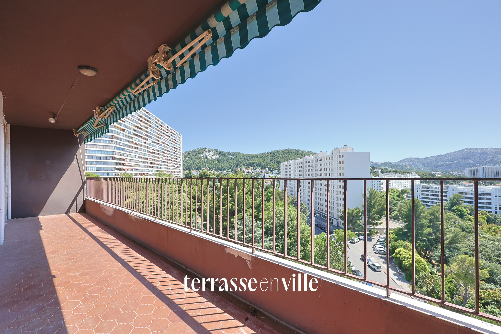 MAZARGUES - T4 - 111M2 - TERRASSE - VUE - GARAGE - 320 000€