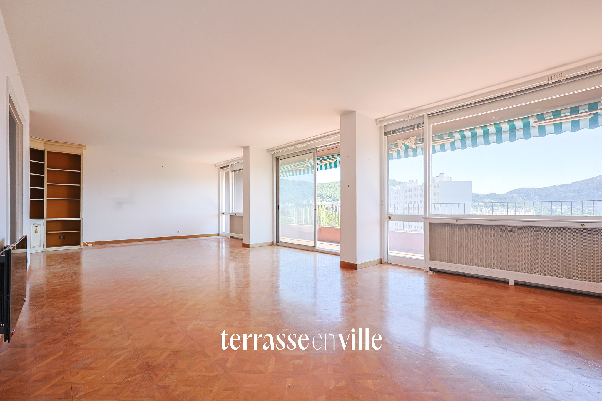 MAZARGUES - T4 - 111M2 - TERRASSE - VUE - GARAGE - 320 000€