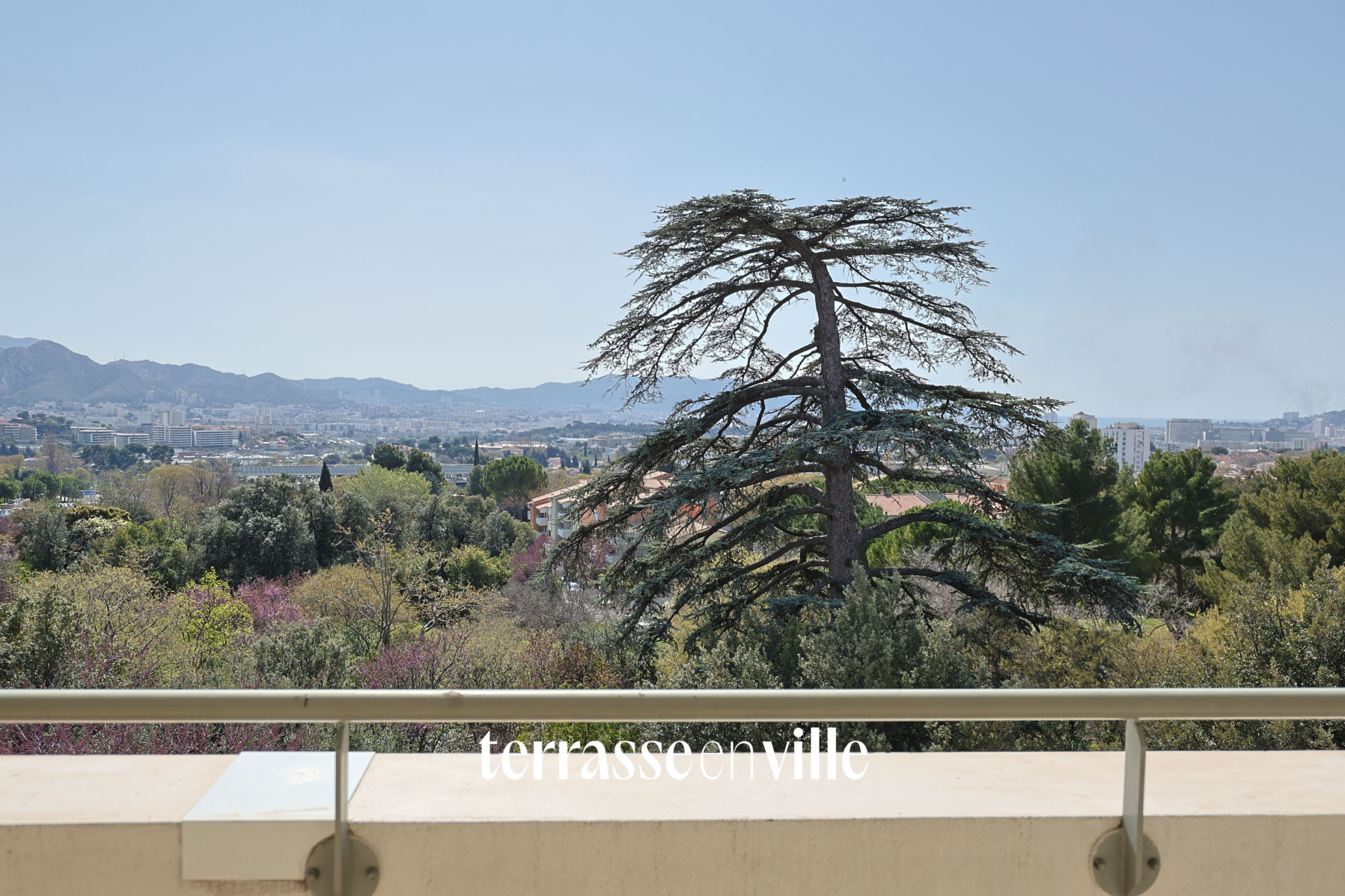 SAINT-BARNABE - APPARTEMENT T5 - TERRASSE - VUE - GARAGE/PARKING - 495 000€