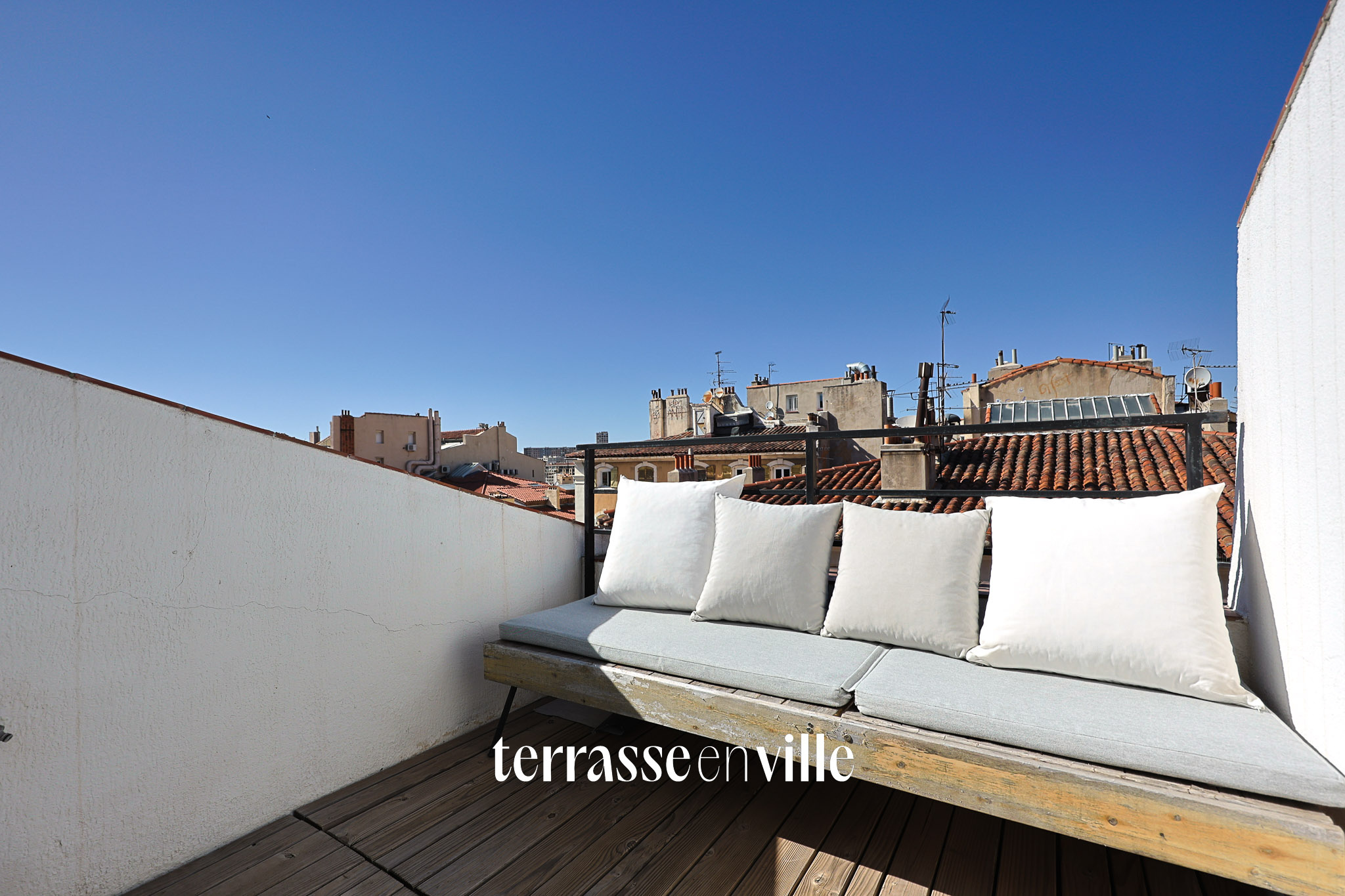 VIEUX PORT - LOFT - TROPEZIENNE - VUE - 450 000 €