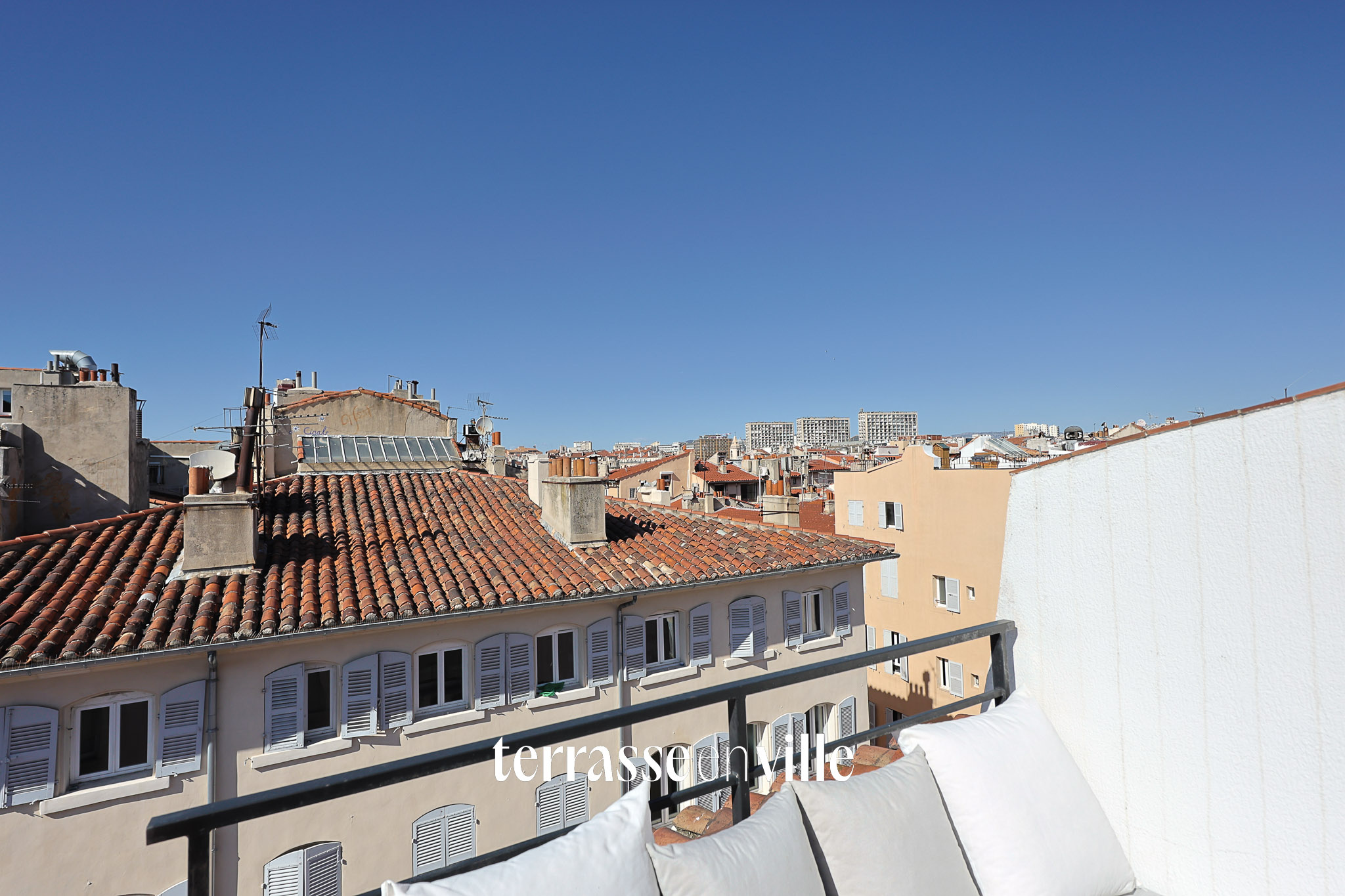 VIEUX PORT - LOFT - TROPEZIENNE - VUE - 450 000 €