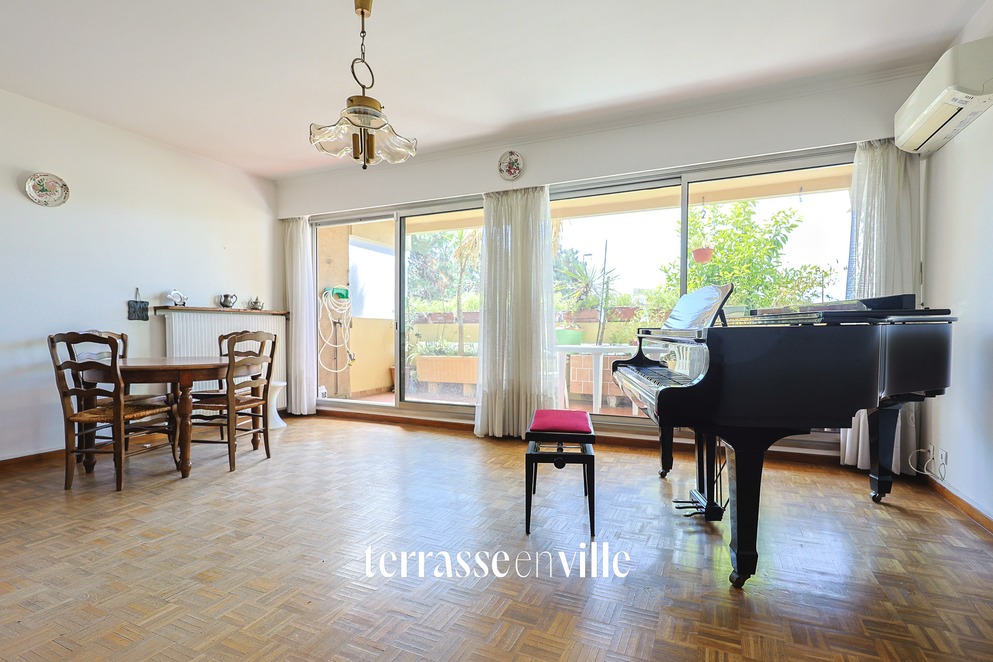 EXCLUSIVITÉ - 26 eme CENTENAIRE - T4 - 96 m2 - TERRASSE ET JARDIN 50 M2 - PARKING - 300 000 €