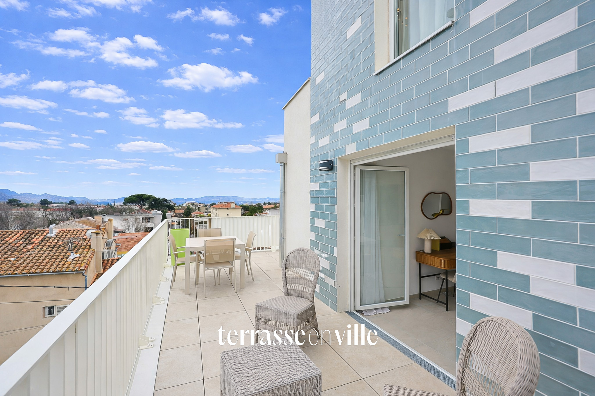 MONTOLIVET 13012 - DUPLEX T5 150M2 - DERNIER ETAGE - TERRASSES 74M2 - GARAGES EN SUS - 835 000€