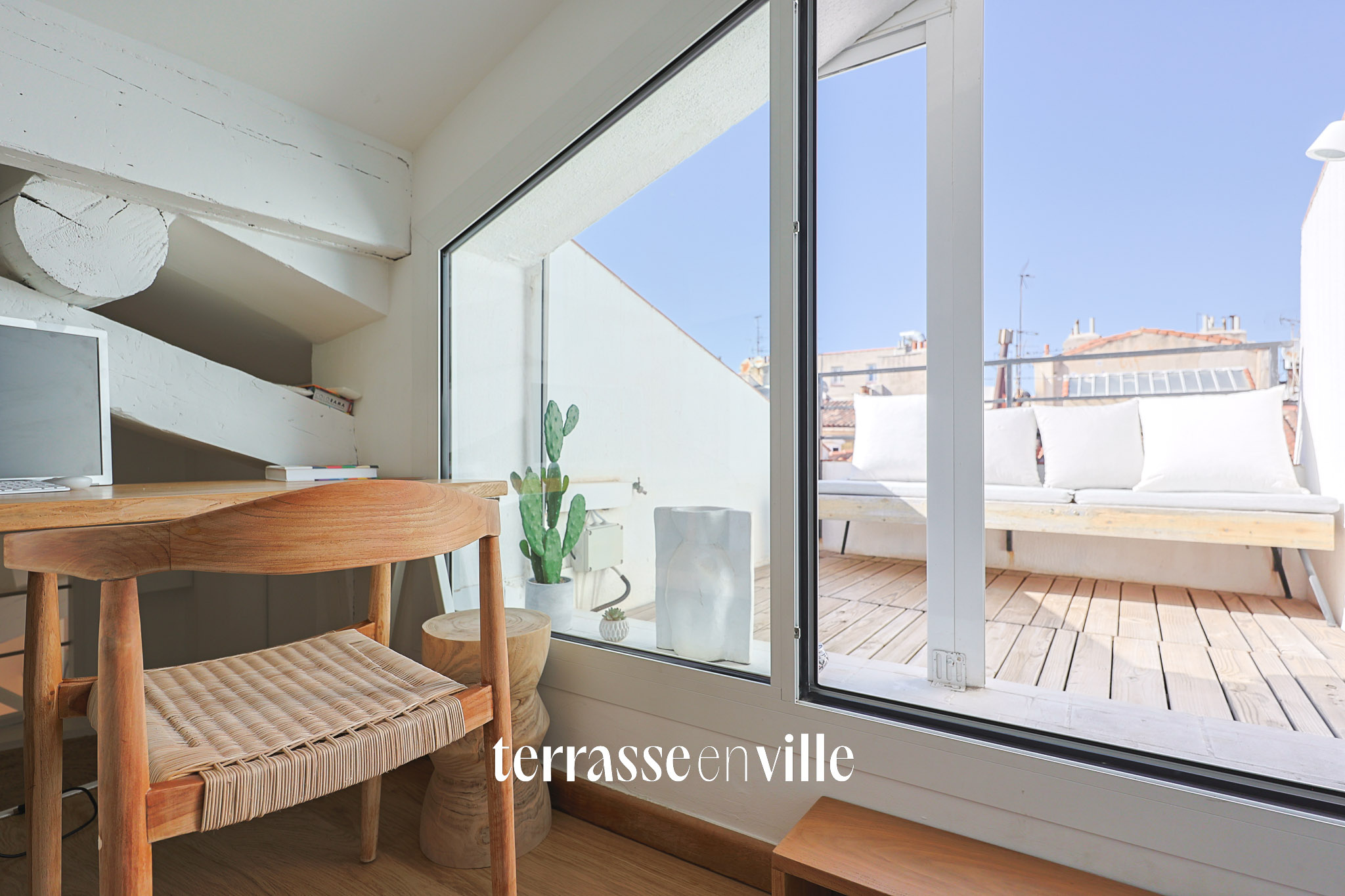 EXCLUSIVITE - VIEUX PORT/PLACE THIARS - LOFT T2/3 - TROPEZIENNE - VUE - 430 000€
