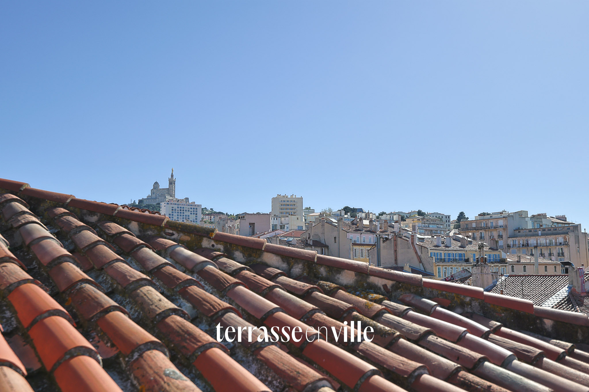 EXCLUSIVITE - VIEUX PORT/PLACE THIARS - LOFT T2/3 - TROPEZIENNE - VUE - 430 000€