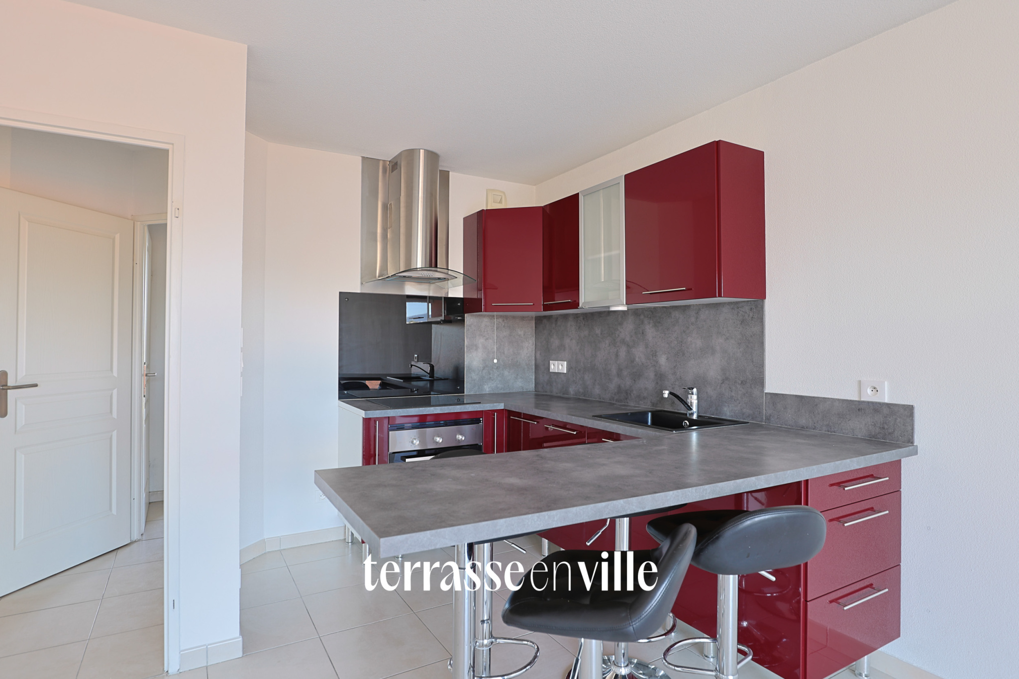 EXCLUSIVITE - CHARTREUX-  T2  - 47M2 - DERNIER ETAGE  - TERRASSE- 10M2 - PARKING - 200 000 €
