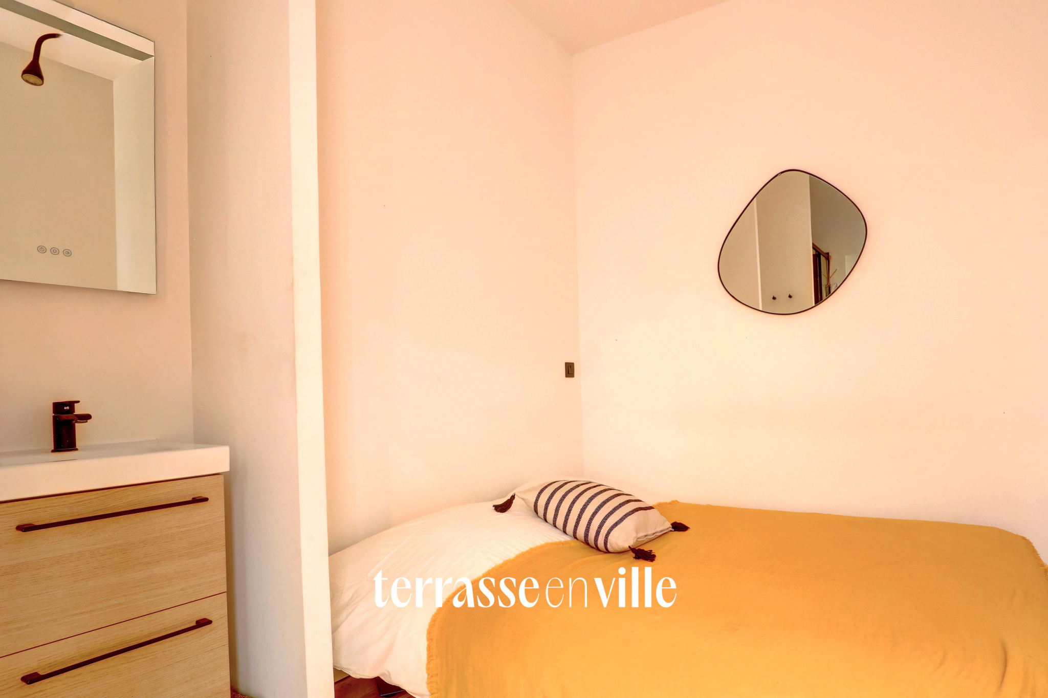 VIEUX PORT - OPERA - T2 - 24M2 - TERRASSE - 9M2 - 165 000€