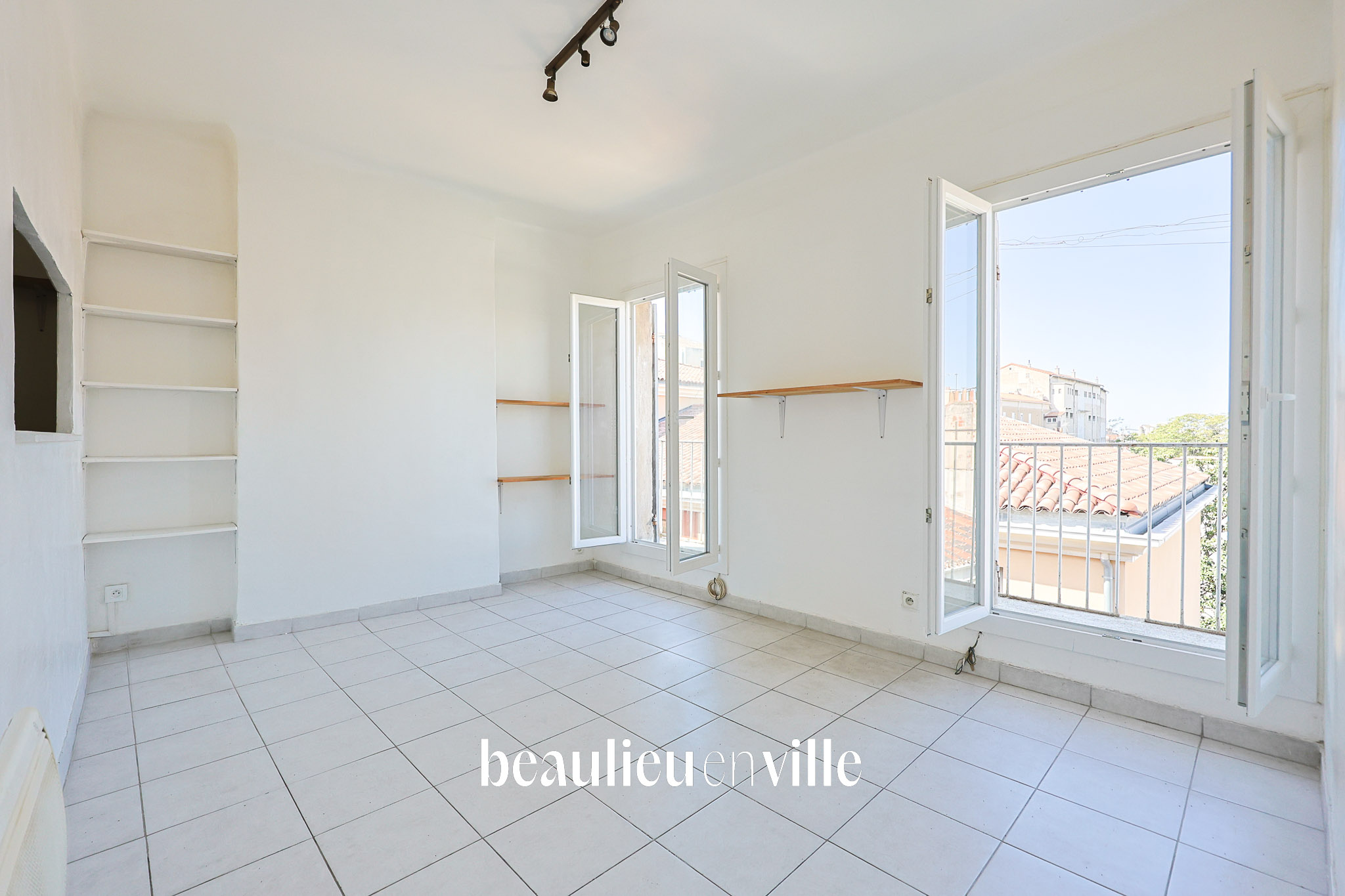 13004 - CINQ AVENUES /REFORMES - 25 m2 - BALCON - 95 000€
