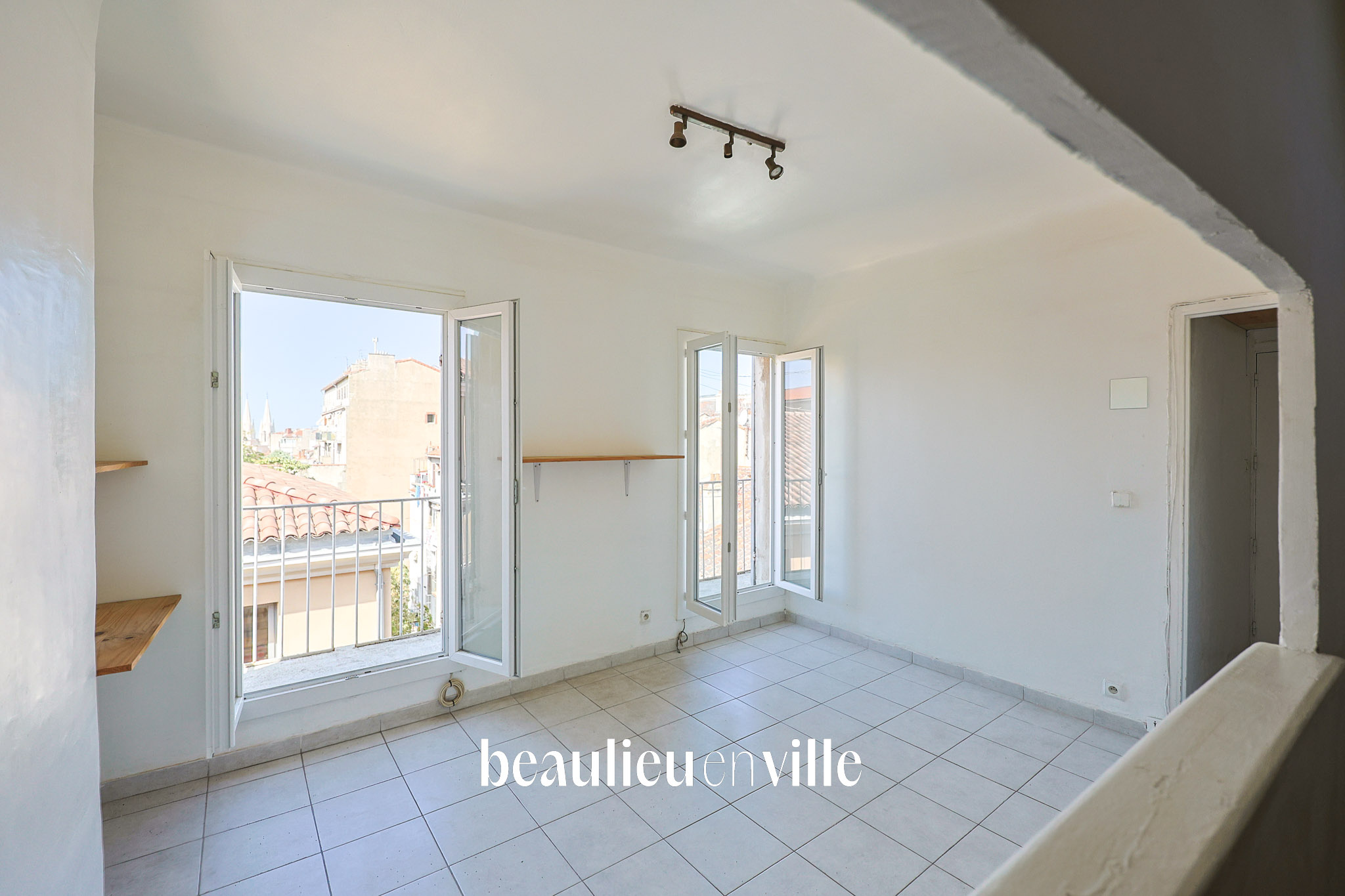 13004 - CINQ AVENUES /REFORMES - 25 m2 - BALCON - 95 000€