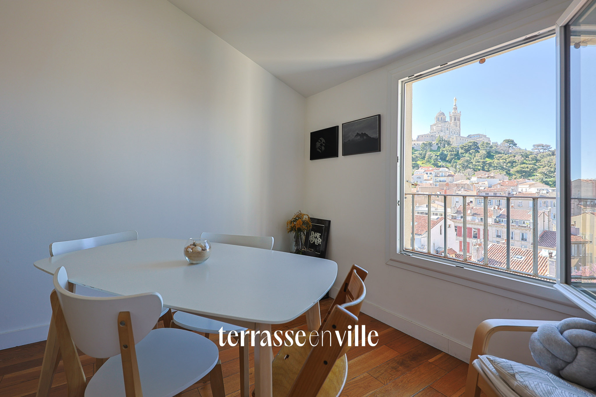 EXCLUSIVITE - VAUBAN - T4 - TERRASSE - VUE NOTRE DAME DE LA GARDE - BOX - 645 000 €