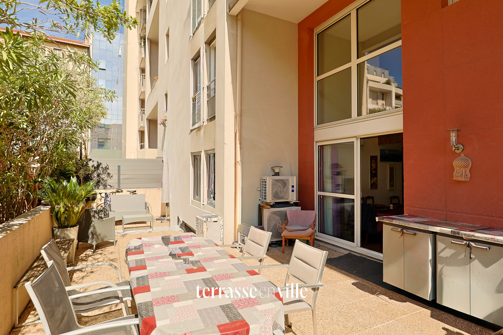 EXCLUSIVITE - CARRE D’OR - T4 DUPLEX - 84 M2 - TERRASSE - 42 M2 - DOUBLE BOX - 450 000 €