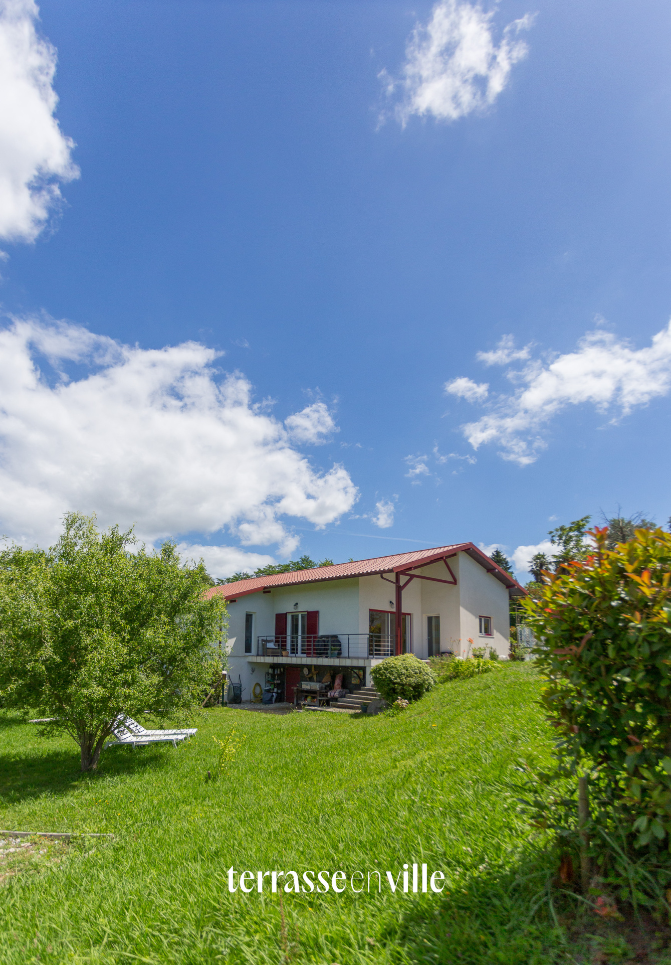 VILLEFRANQUE MAISON CONTEMPORAINE DE PLAIN-PIED SUR PARCELLE DE 1 096 M2 - 630 000€