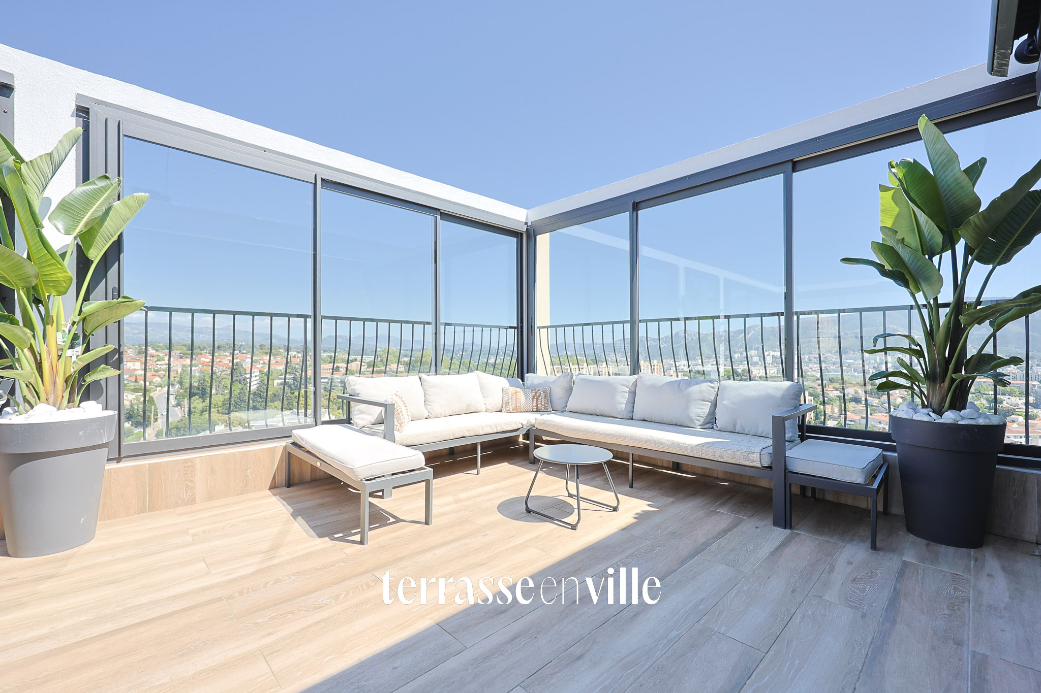 ST JEAN DU DESERT- PENTHOUSE T3/4 - TERRASSE - GARAGE - 745 000€