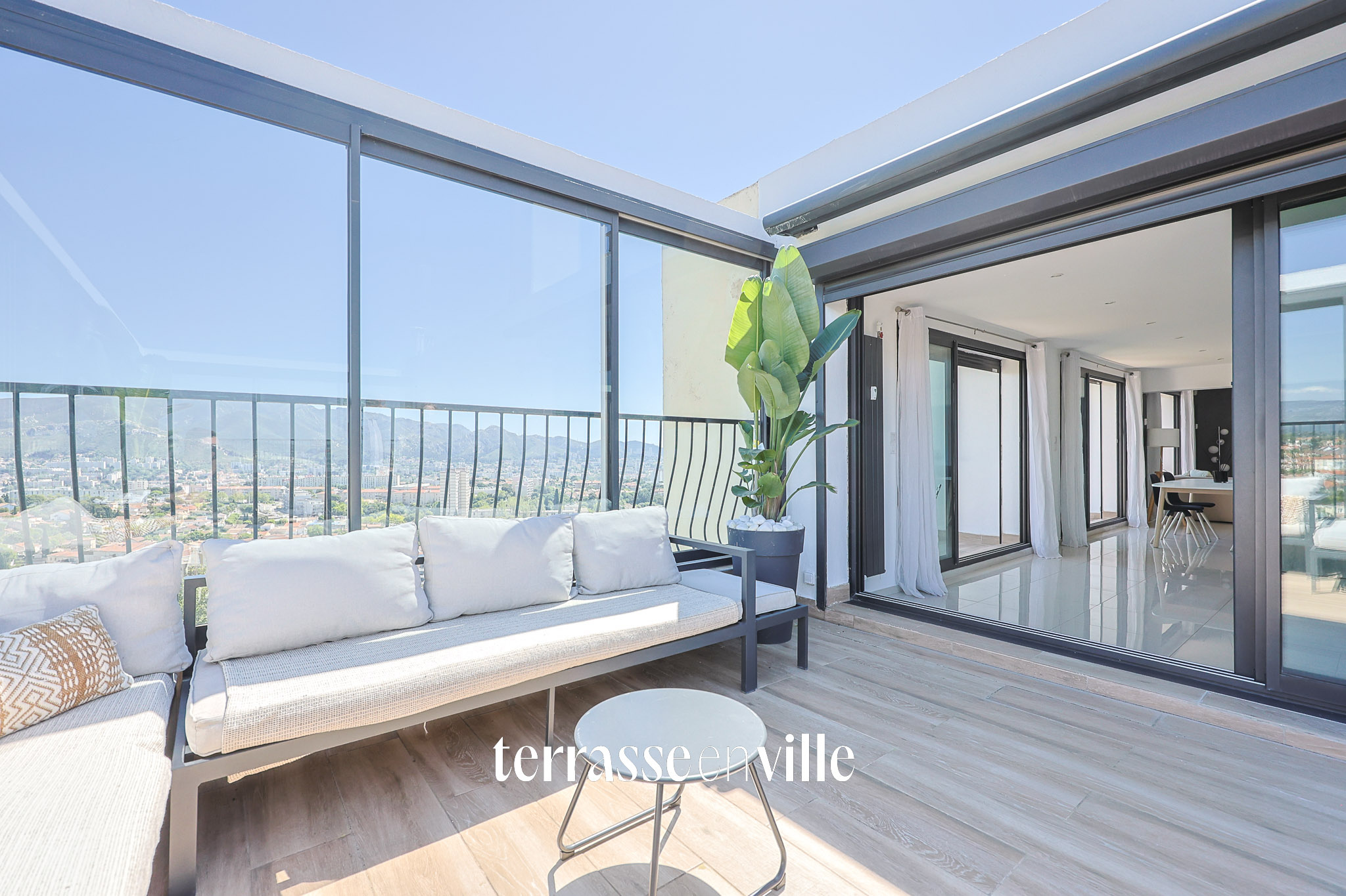 ST JEAN DU DESERT- PENTHOUSE T3/4 - TERRASSE - GARAGE - 745 000€