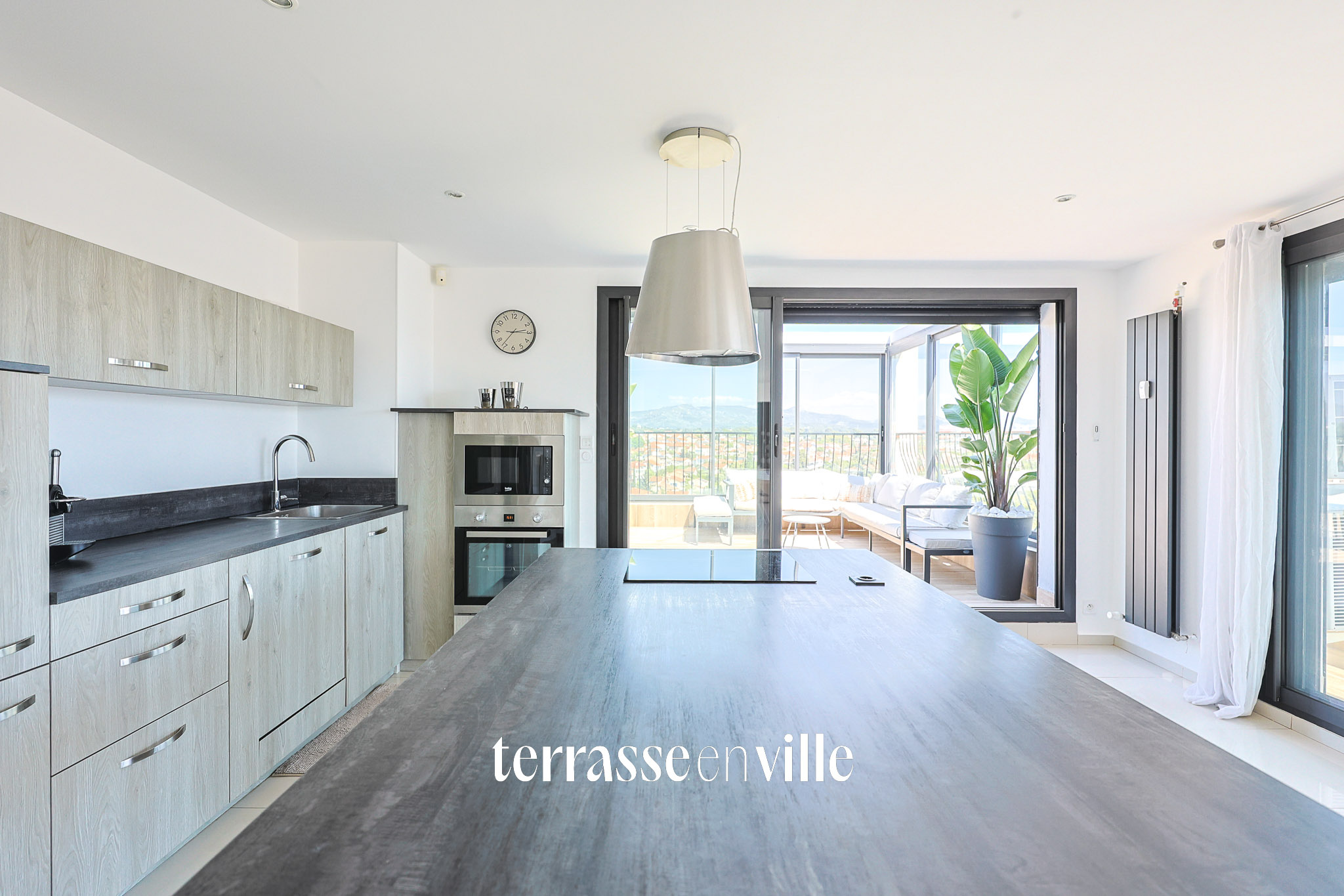 ST JEAN DU DESERT- PENTHOUSE T3/4 - TERRASSE - GARAGE - 745 000€