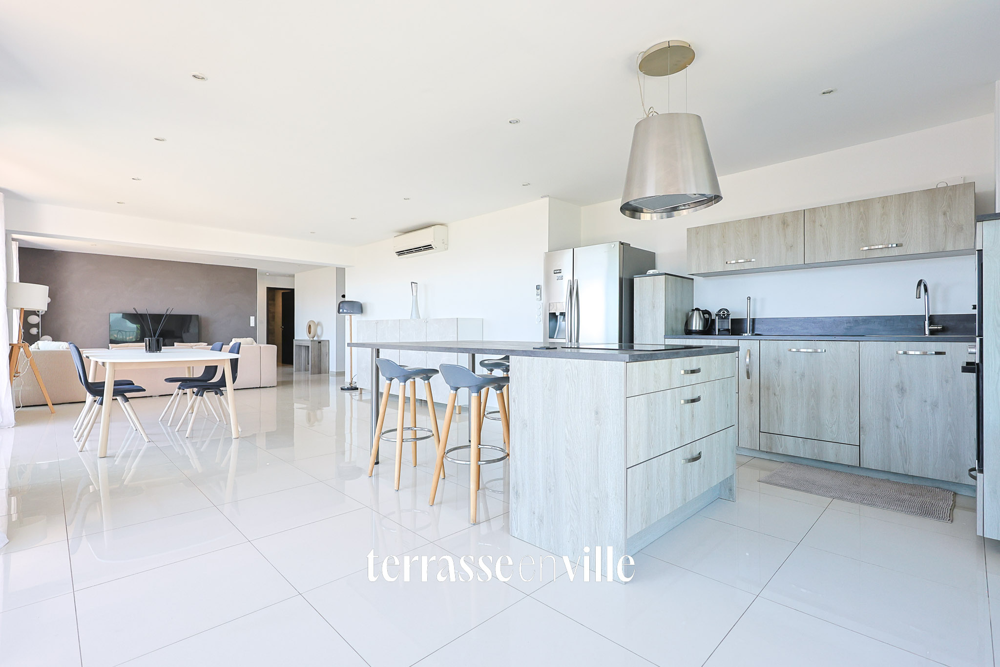 ST JEAN DU DESERT- PENTHOUSE T3/4 - TERRASSE - GARAGE - 745 000€