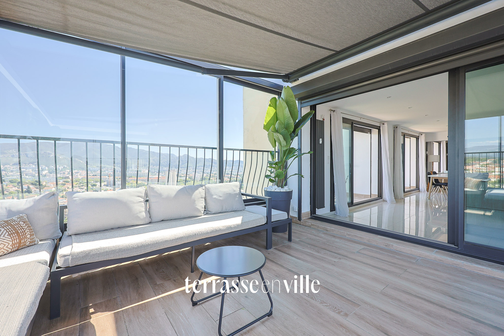 ST JEAN DU DESERT- PENTHOUSE T3/4 - TERRASSE - GARAGE - 745 000€