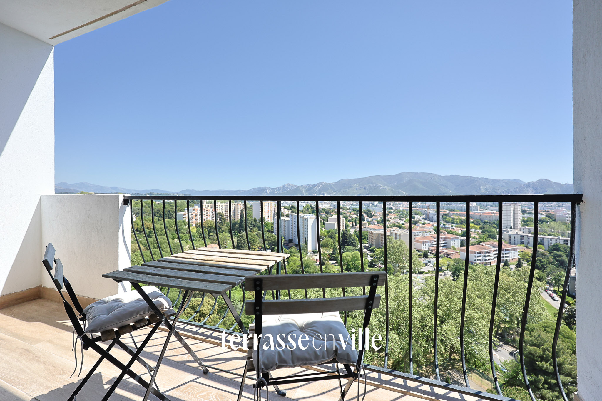 ST JEAN DU DESERT- PENTHOUSE T3/4 - TERRASSE - GARAGE - 745 000€
