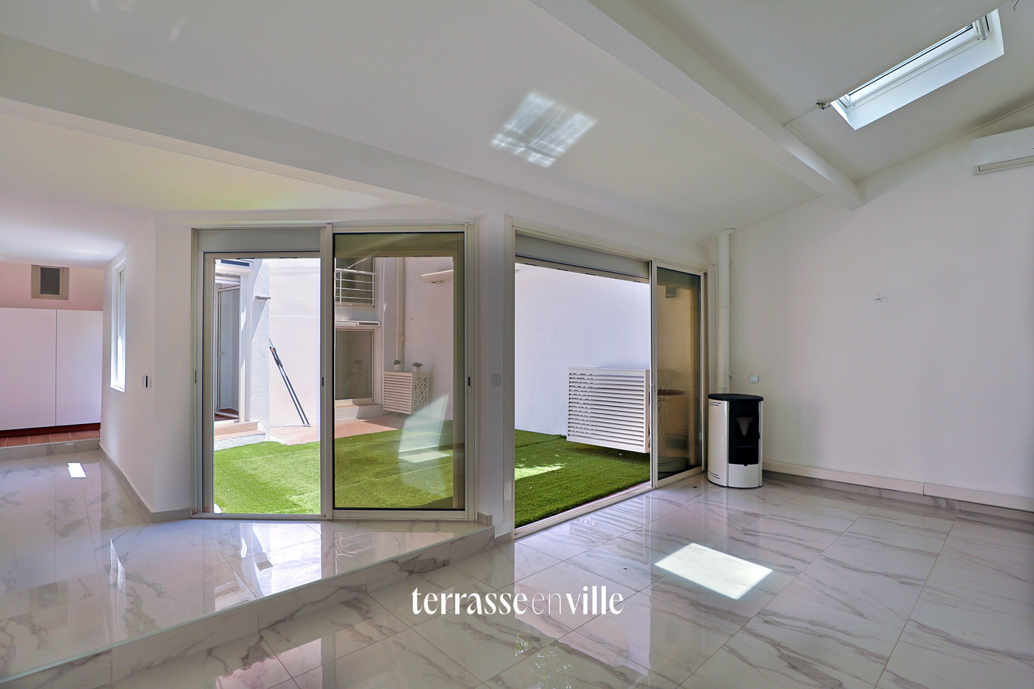 LODI / NOTRE-DAME-DU-MONT - REZ-DE-CHAUSSEE - 130M2 - TERRASSE - GARAGE - 680 000€