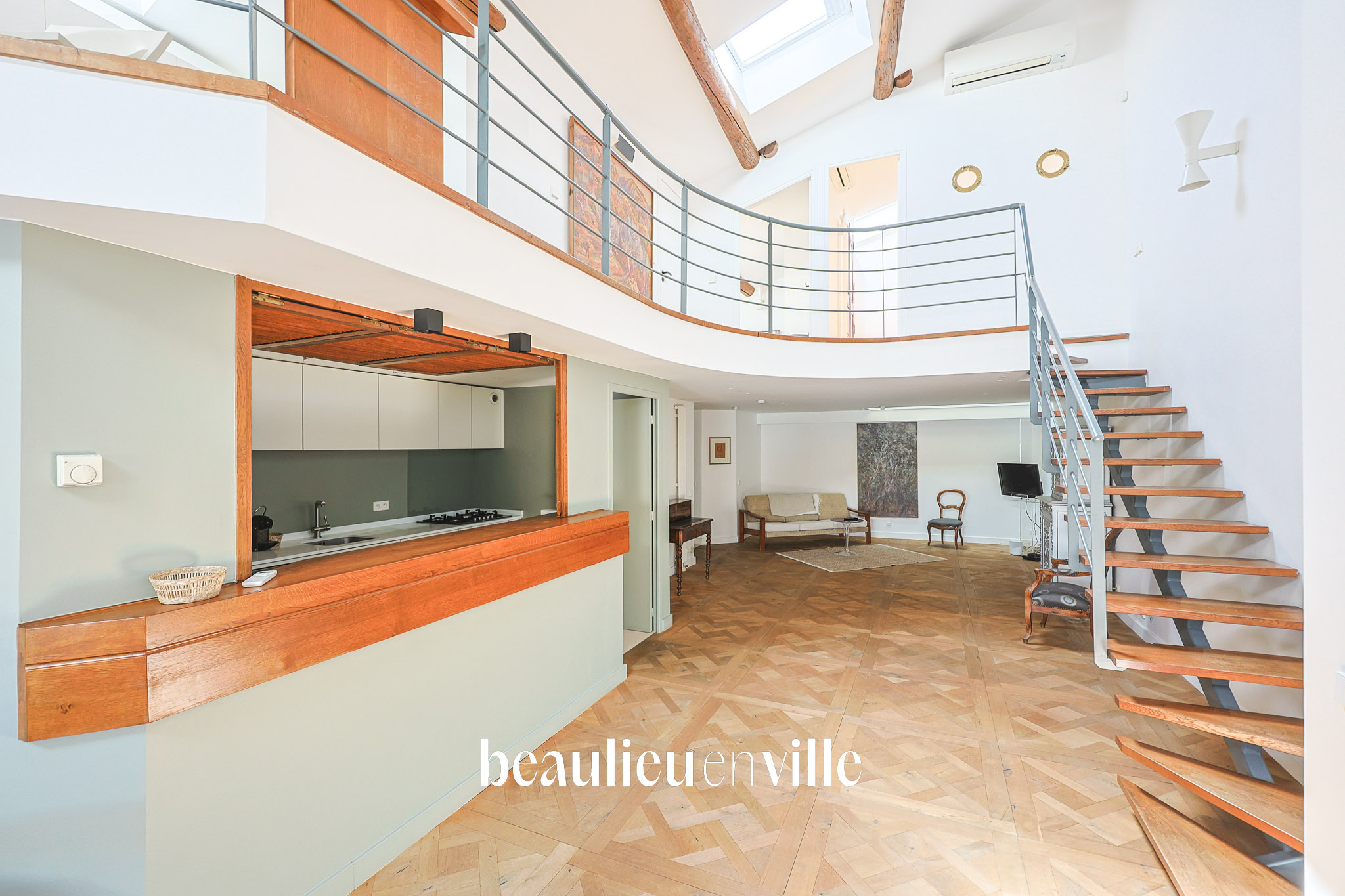 EXCLUSIVITE - VIEUX PORT - DUPLEX  T3/4  - VUE VIEUX PORT -  645 000€