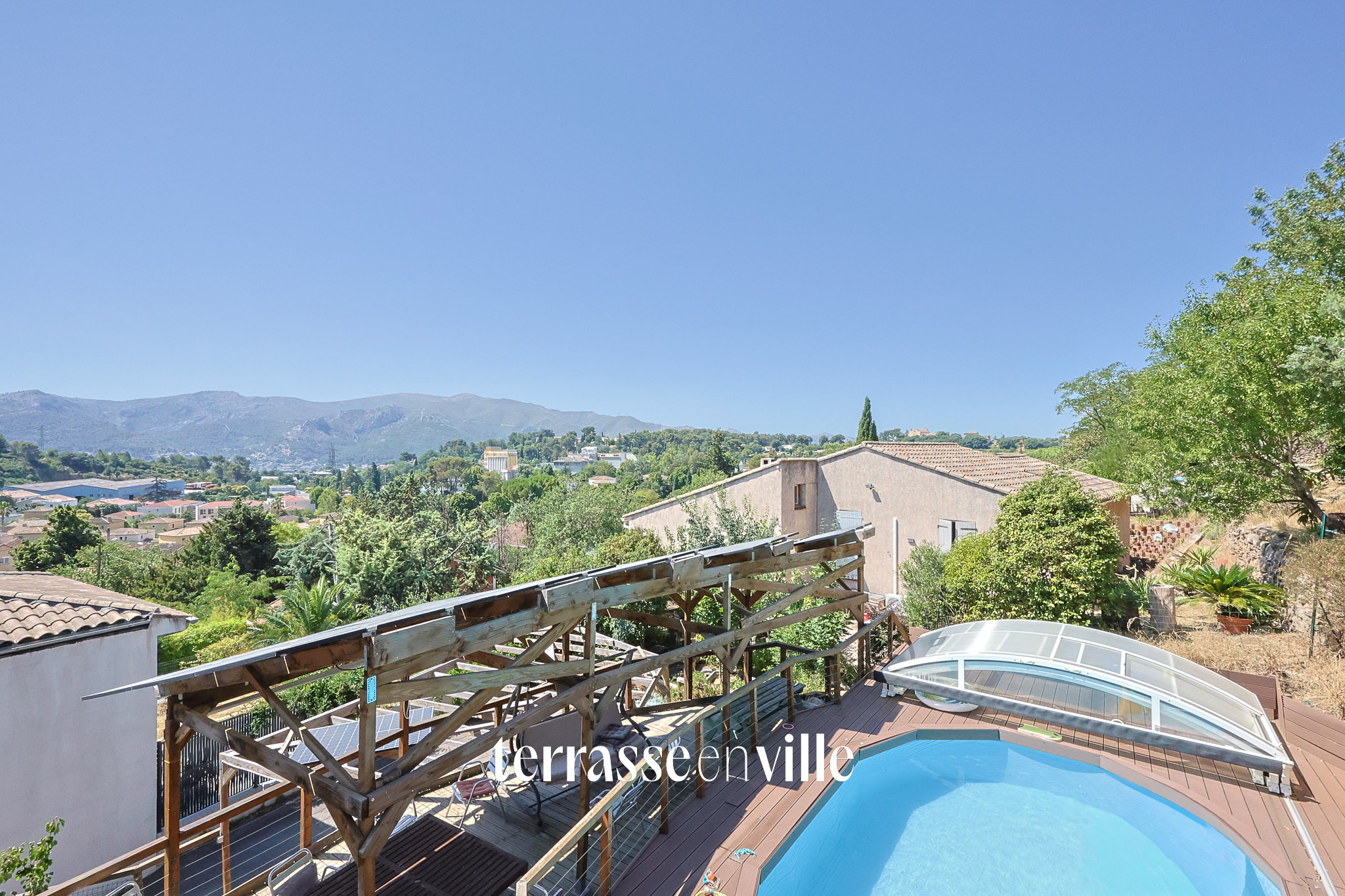 Les Trois-Lucs - 13012 - Maison contemporaine - 10 pièces - 290 m2 - Terrain 1 200 m2 - Piscine - 870 000€