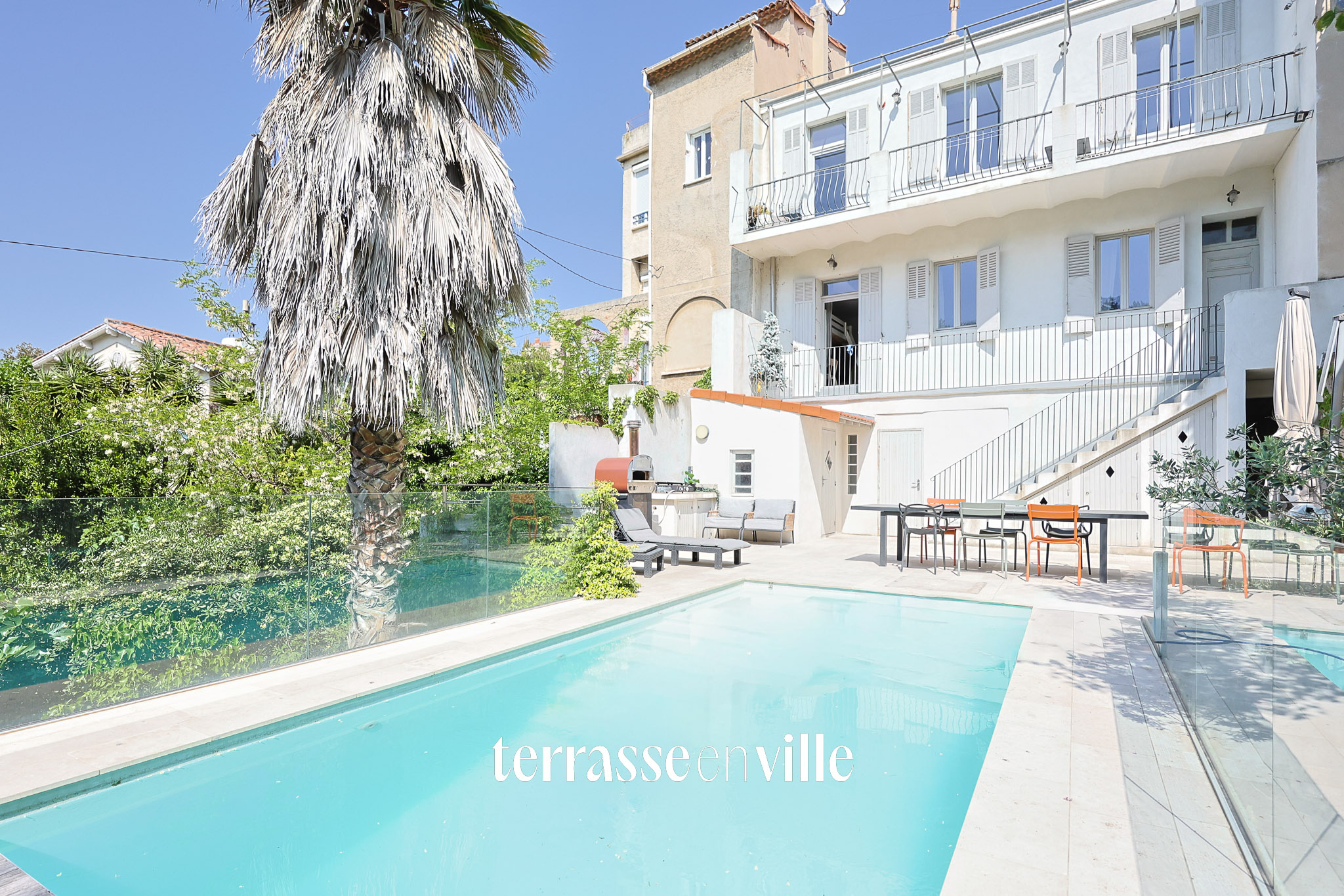 ROUCAS-BLANC MAISON - VUE TERRASSE JARDIN PISCINE 1 200 000 €