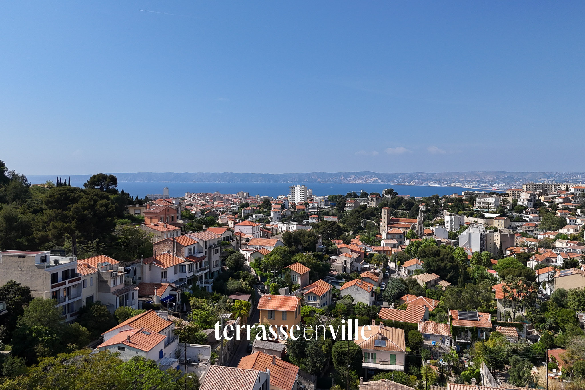 ROUCAS-BLANC MAISON - VUE TERRASSE JARDIN PISCINE 1 200 000 €