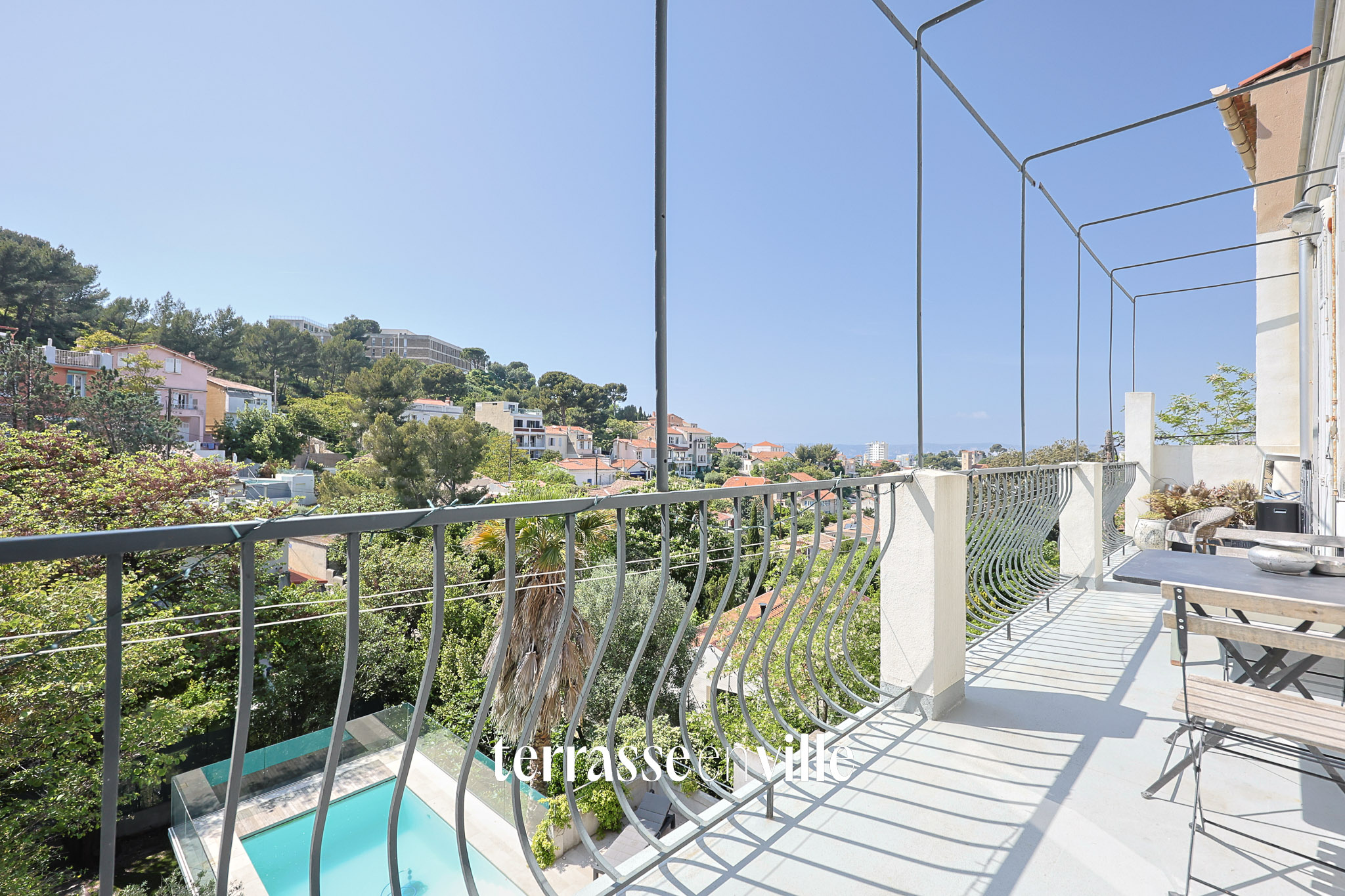 ROUCAS-BLANC MAISON - VUE TERRASSE JARDIN PISCINE 1 200 000 €