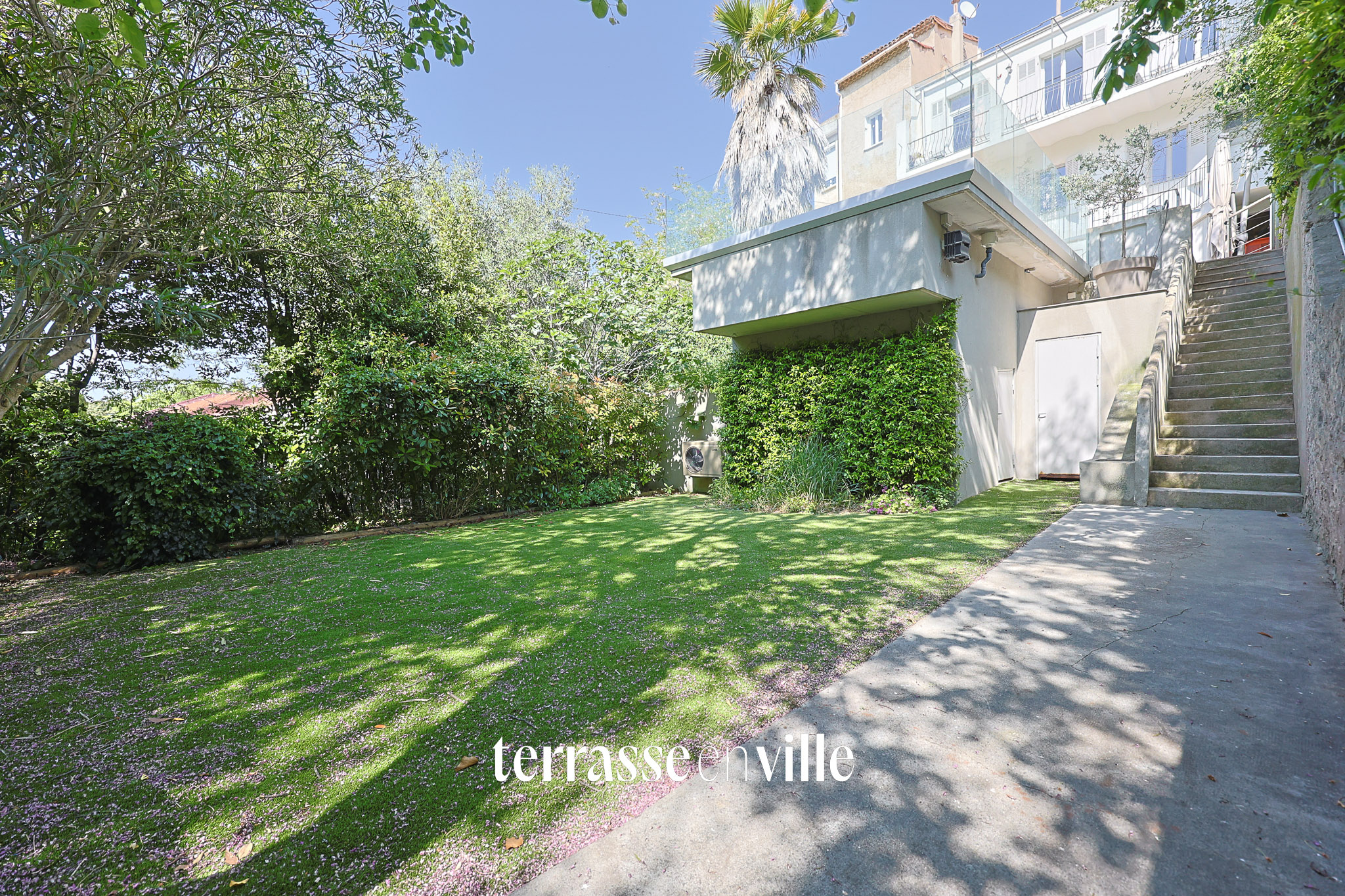 ROUCAS-BLANC MAISON - VUE TERRASSE JARDIN PISCINE 1 200 000 €