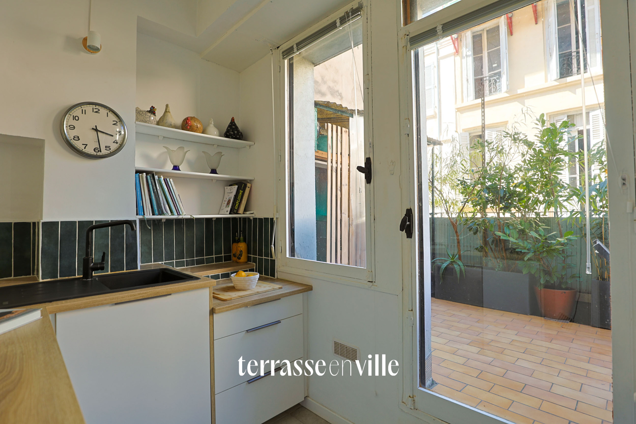 EXCLUSIVITE - BUILDING CANEBIERE - T3 - 97M2 - TERRASSE- 350 000€