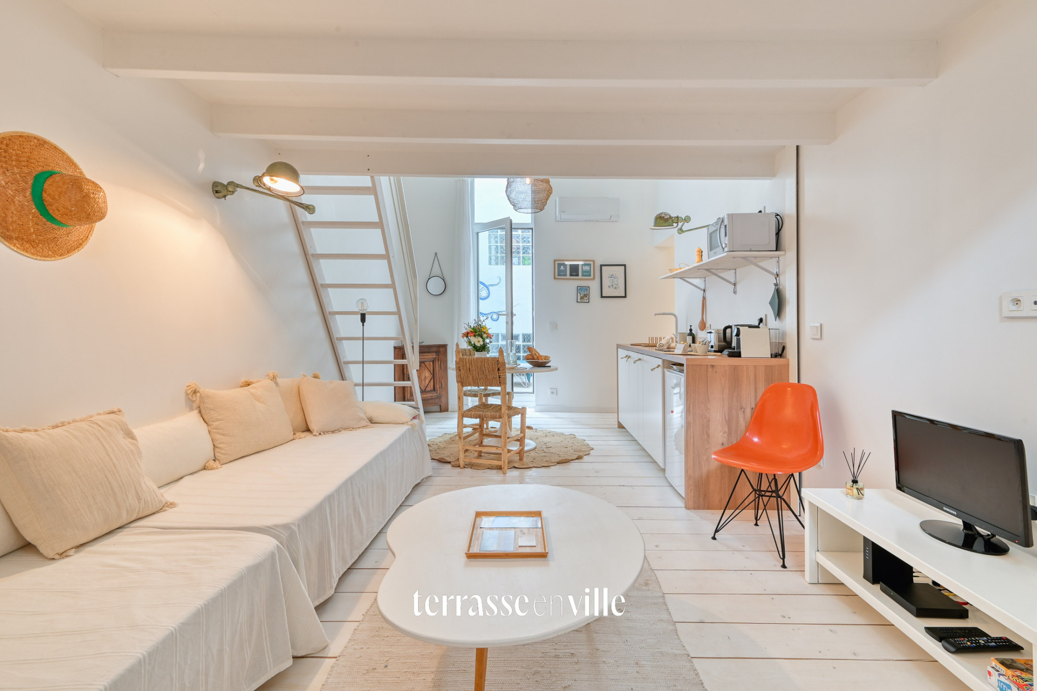 EXCLUSIVITE - ROUCAS BLANC - T2 - COURS - 258 000 €