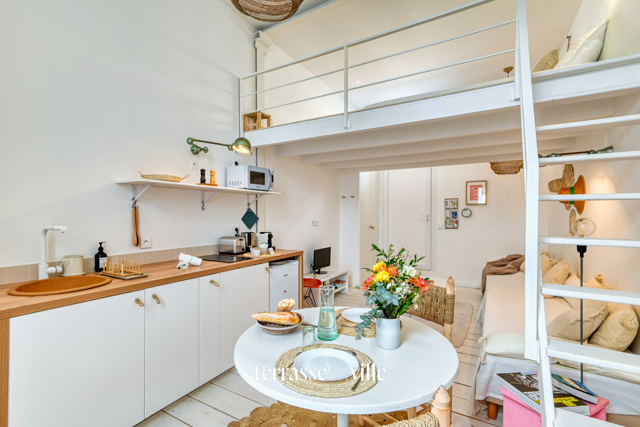 EXCLUSIVITE - ROUCAS BLANC - T2 - COURS - 258 000 €
