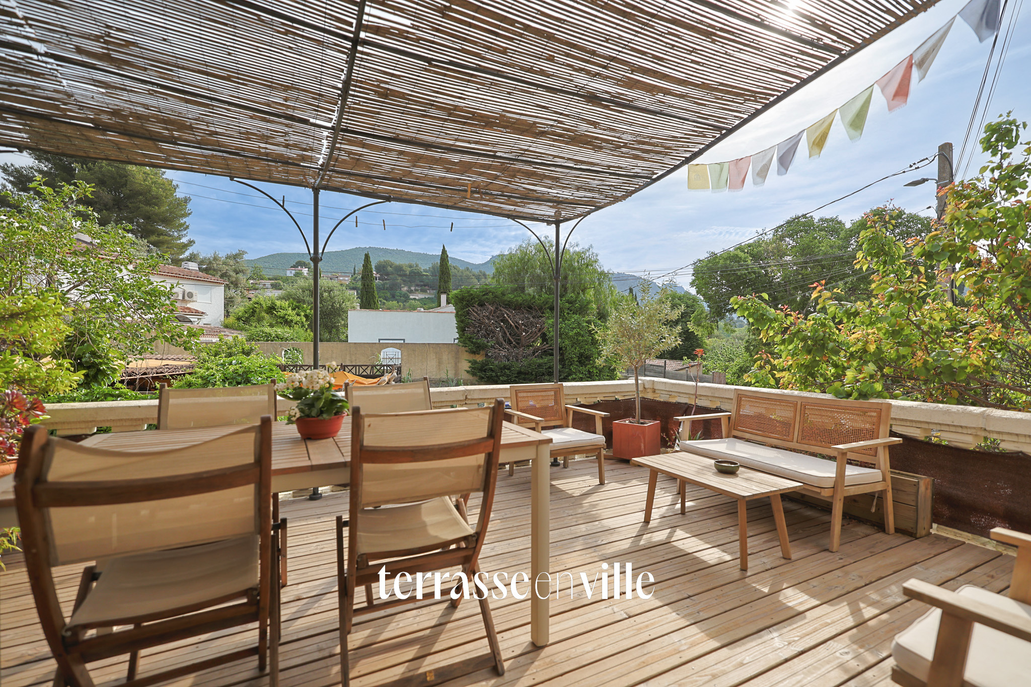 T2 - 53M2 - TERRASSE - JARDIN - PARKING - CAVE