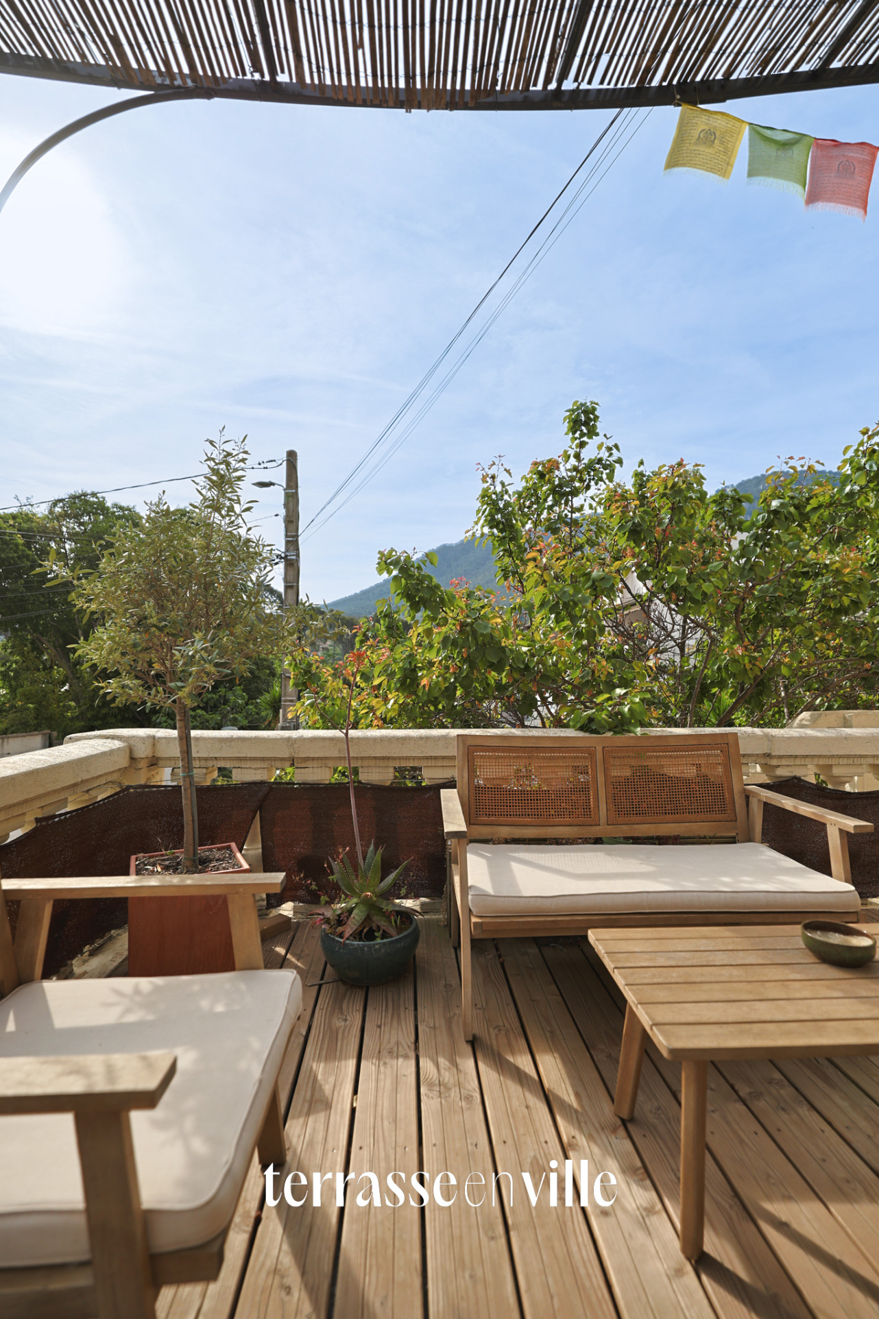 T2 - 53M2 - TERRASSE - JARDIN - PARKING - CAVE