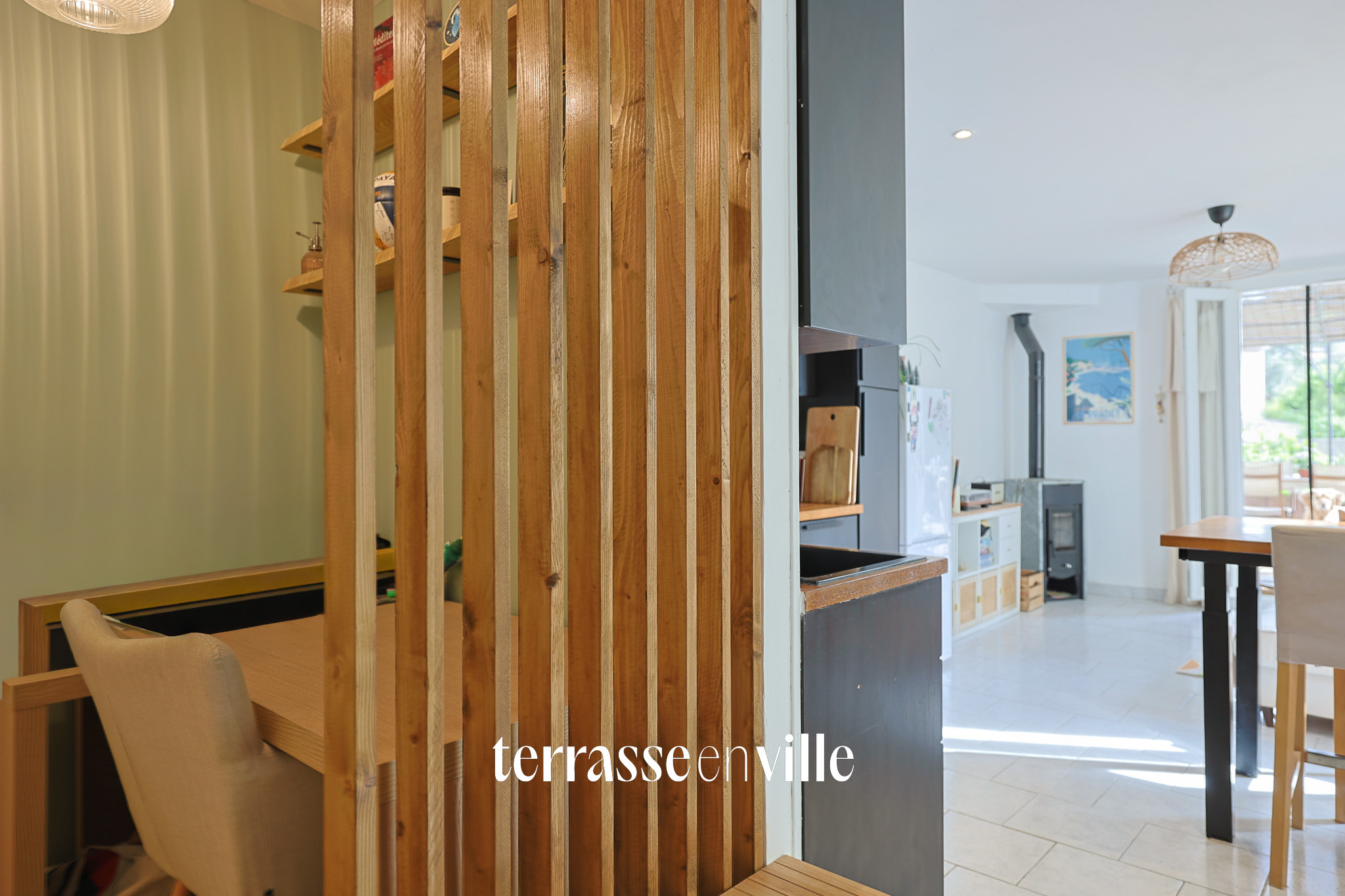 T2 - 53M2 - TERRASSE - JARDIN - PARKING - CAVE