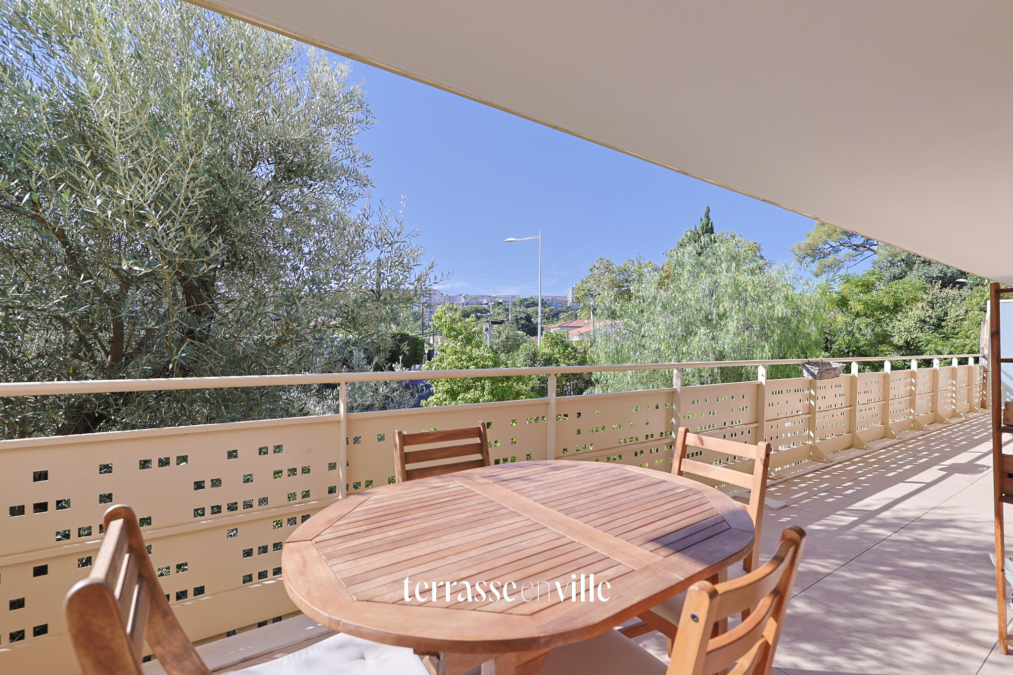 EXCLUSIVITÉ - LES ROUTES - APPARTEMENT T4 89m2   TERRASSE 25m2   368 000€