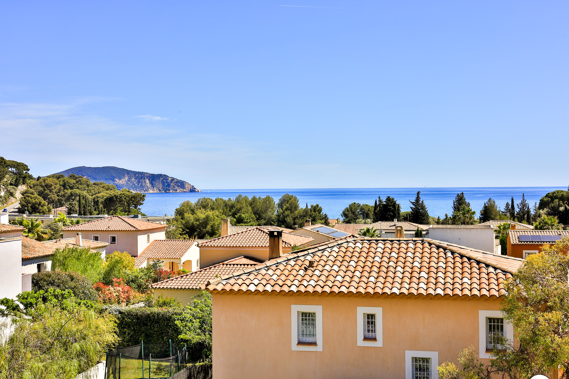 LA CIOTAT - VILLA T5 - 172M2 - GARAGE - PARCELLE 700M2 - VUE MER  - 1 350 000€