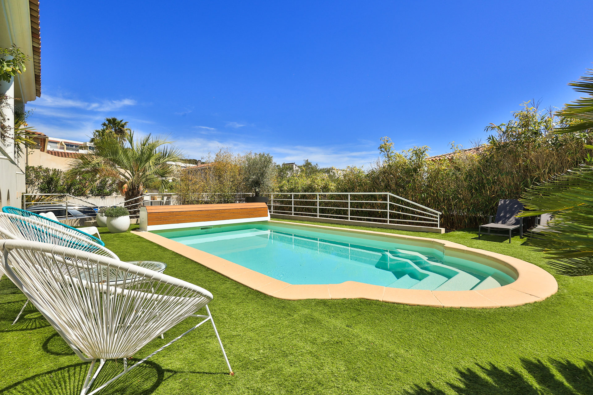 LA CIOTAT - VILLA T5 - 172M2 - GARAGE - PARCELLE 700M2 - VUE MER  - 1 350 000€