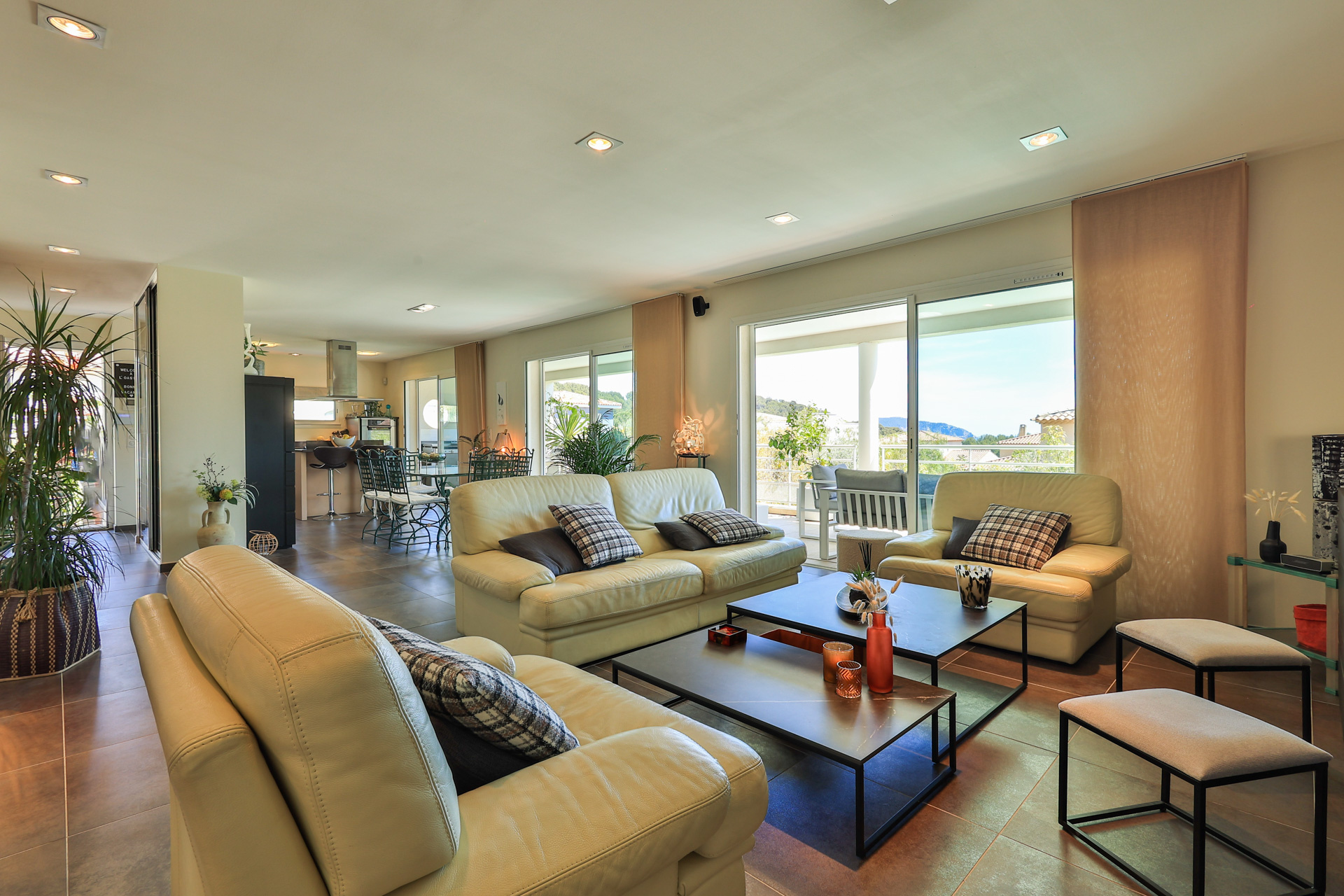 LA CIOTAT - VILLA T5 - 172M2 - GARAGE - PARCELLE 700M2 - VUE MER  - 1 350 000€
