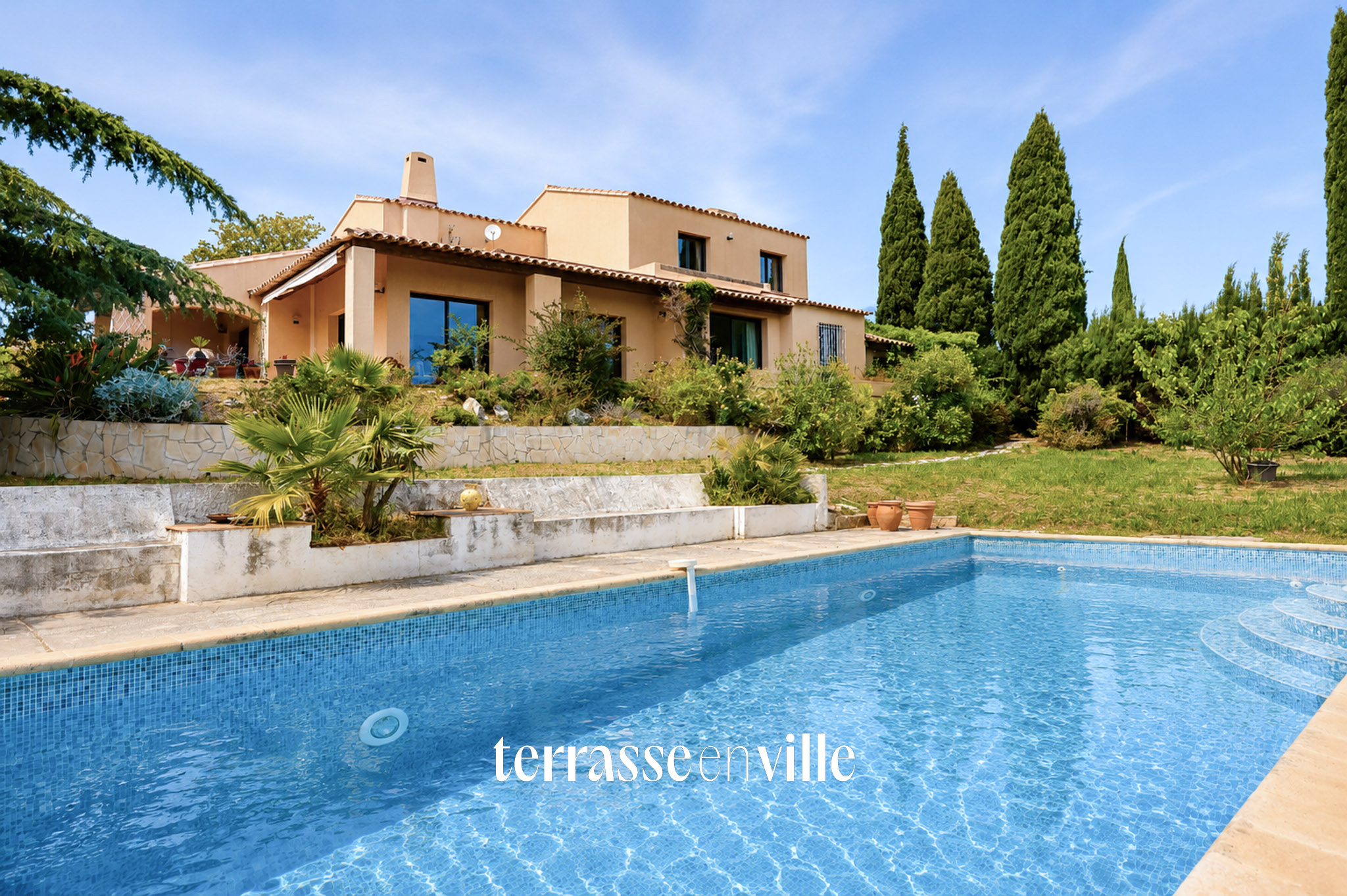 SANARY - PLAINE DU ROY - MAISON FAMILIALE T8 - 217M2 - GRAND SOUS-SOL