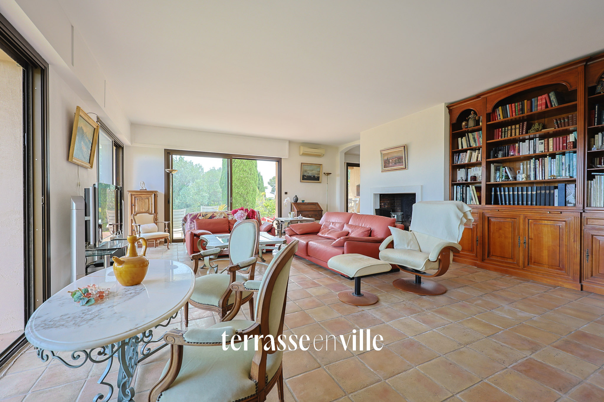 SANARY - PLAINE DU ROY - MAISON FAMILIALE T8 - 217M2 - GRAND SOUS-SOL