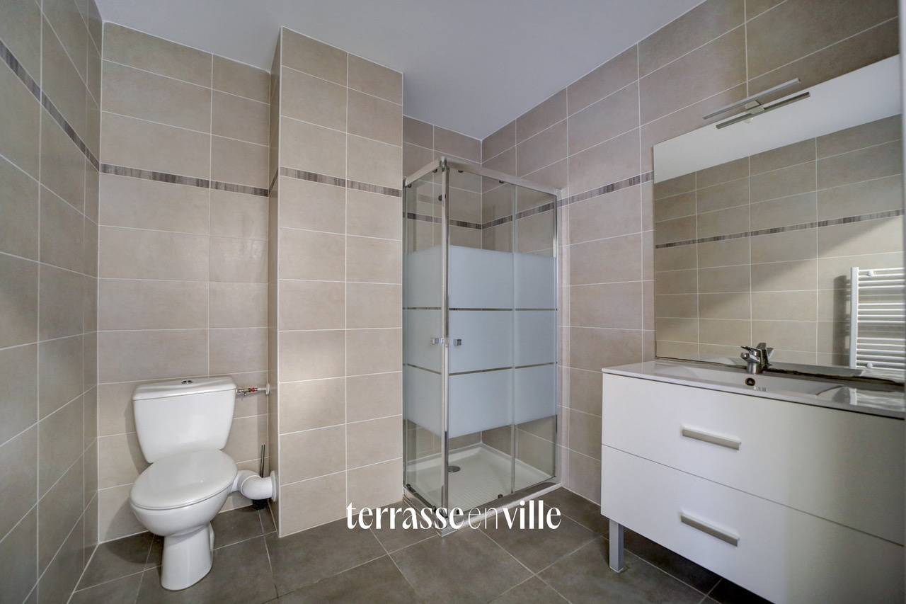 SAINT-CYR-SUR-MER - BEAU T2 RECENT - 38 M2 - TERRASSE - PISCINE - DOUBLE PARKING - CAVE - 239 000€