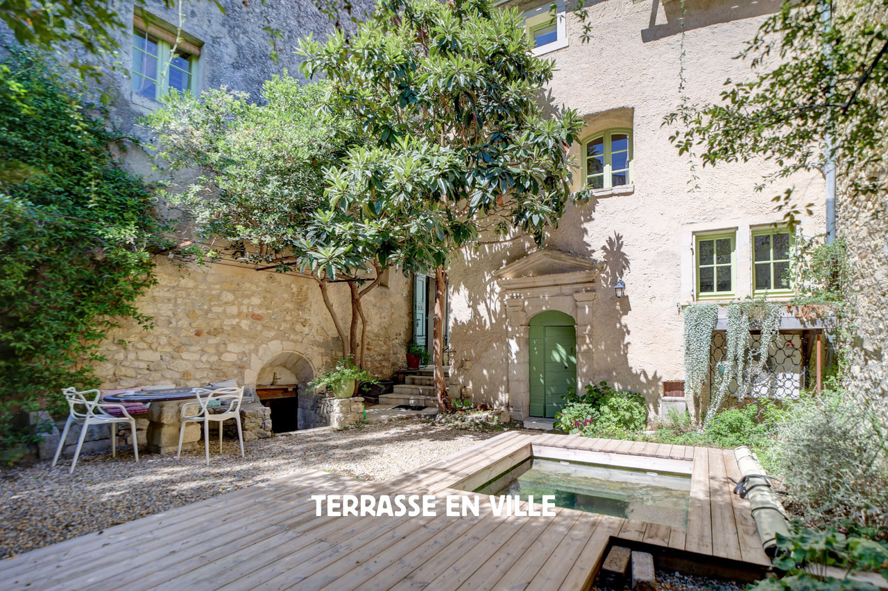 LUBERON - OPPEDE LE VIEUX - MAISON DE CHARME - 3 CHAMBRES D’HÔTES - 790 000 €