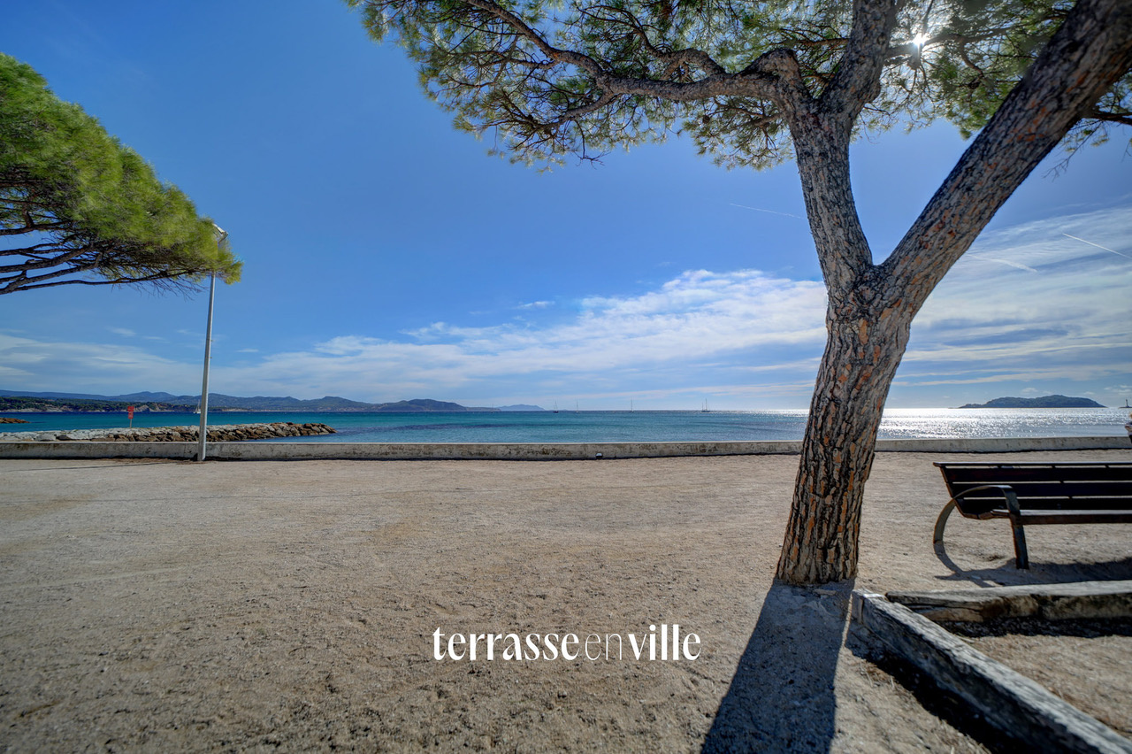 LA CIOTAT - BORD DE MER - APPARTEMENT T2 - 45 m2  - TERRASSE - 325 000 €